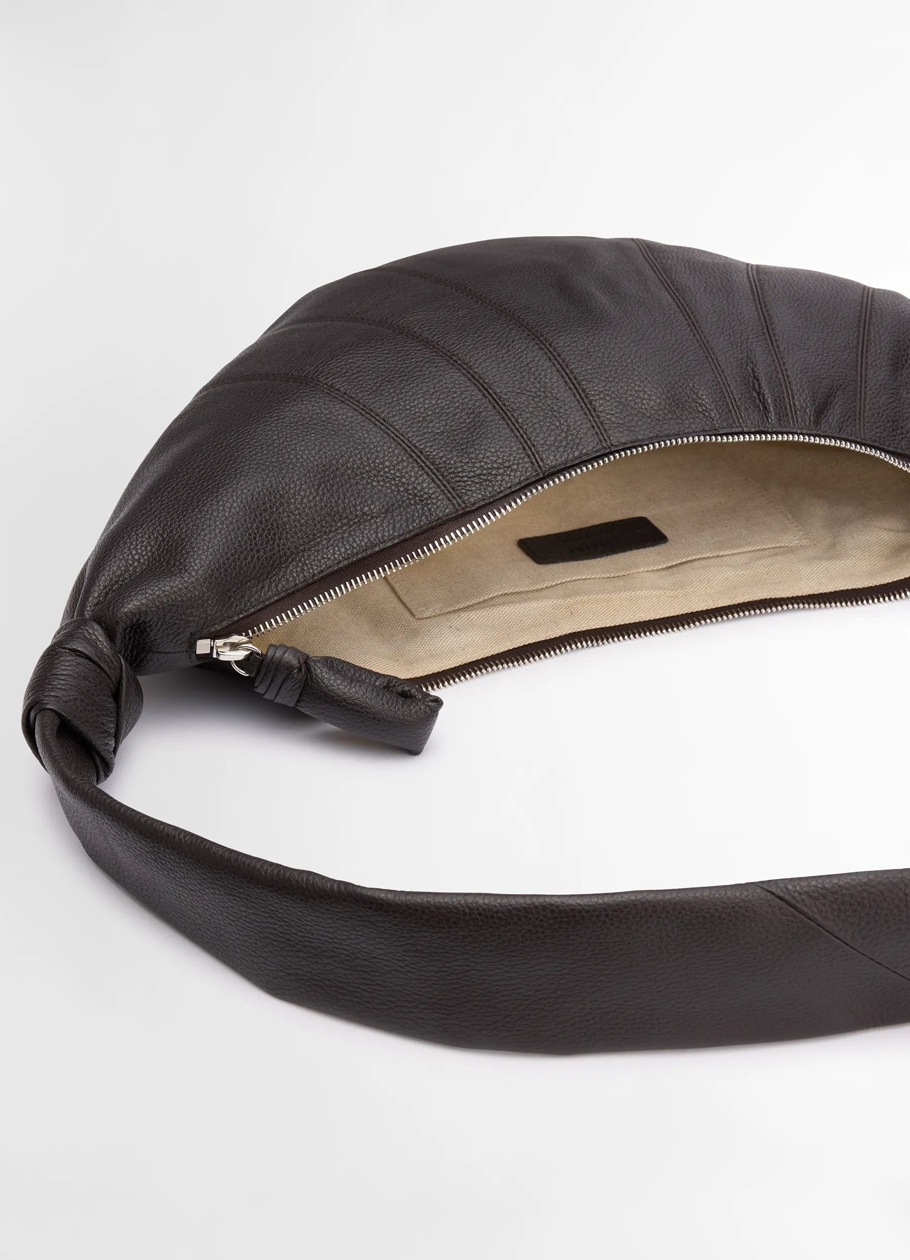 ◆LEMAIRE◆ グレー ラージ Croissant バッグ ラムスキン Dark Khaki Large Croissant Bag | LEMAIRE