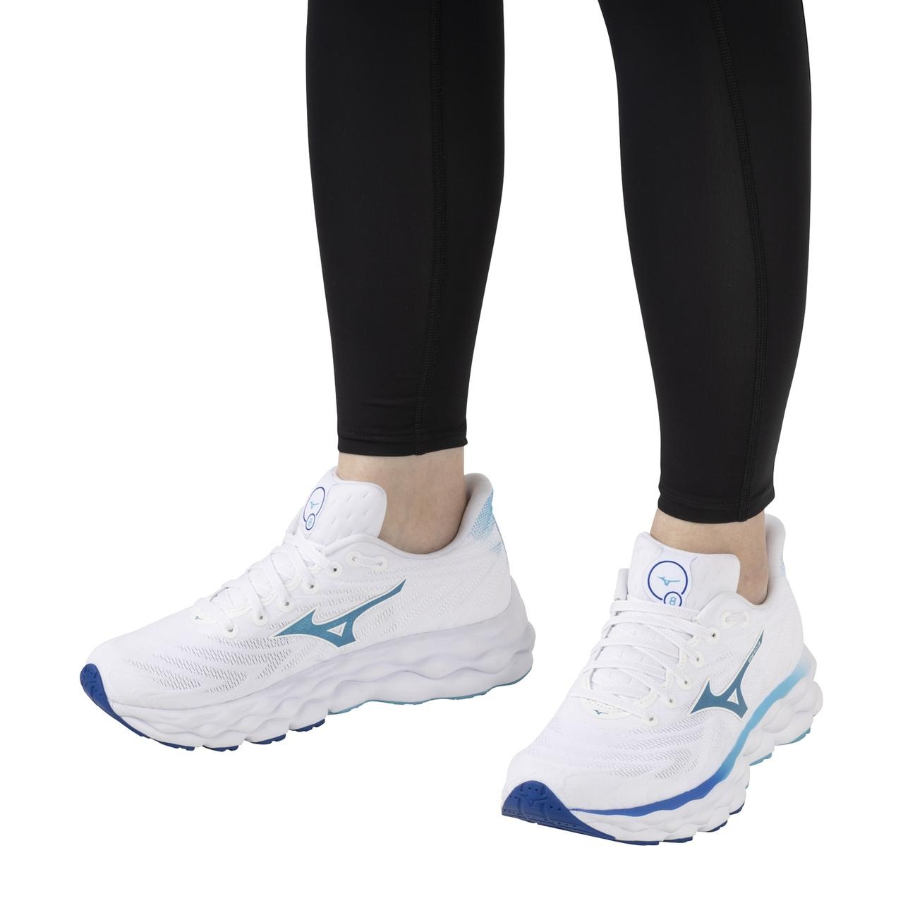 Women's Wave Sky 8 Running Shoe - 8