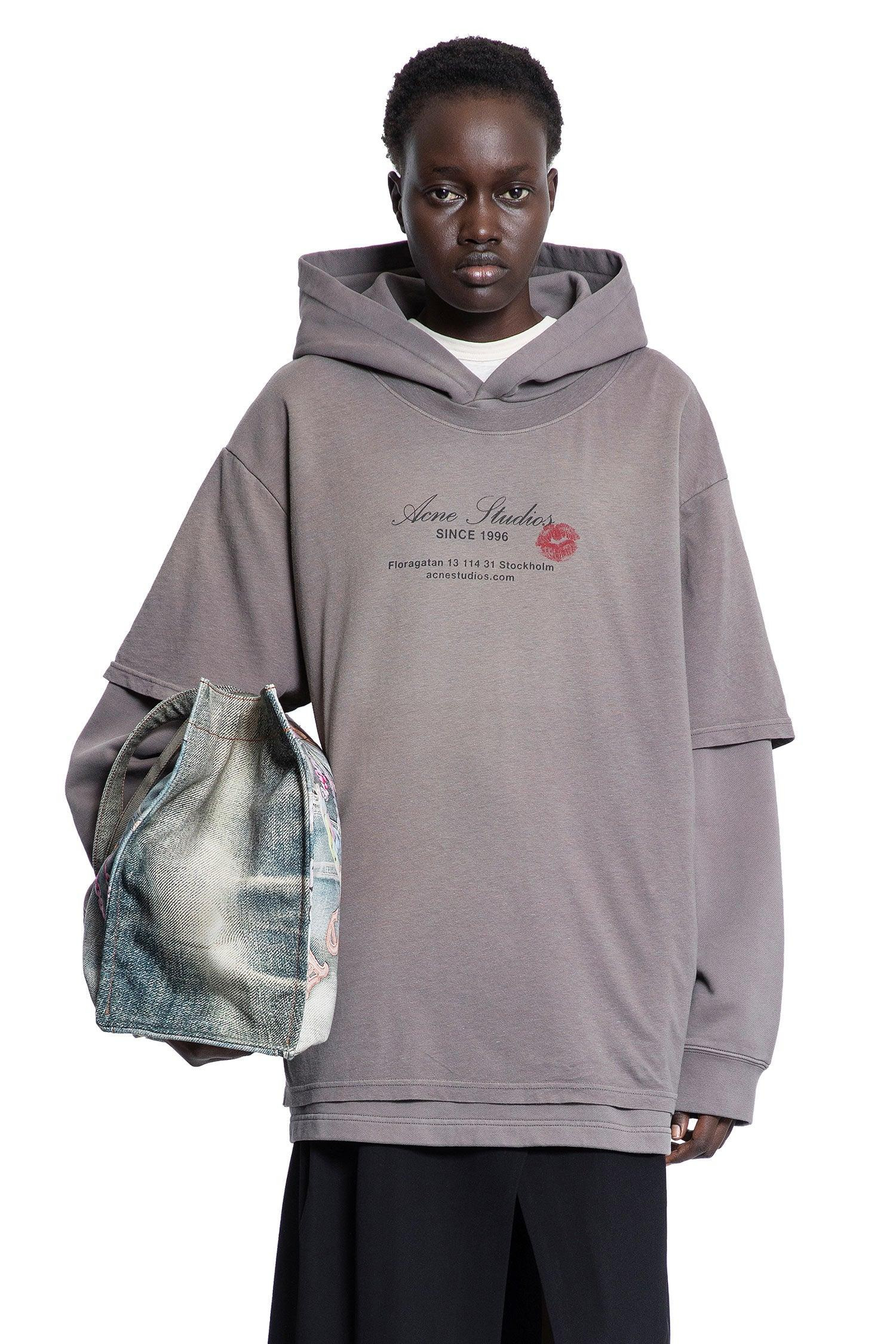 Layered-Seasonal-Logo-Hoodie - 5