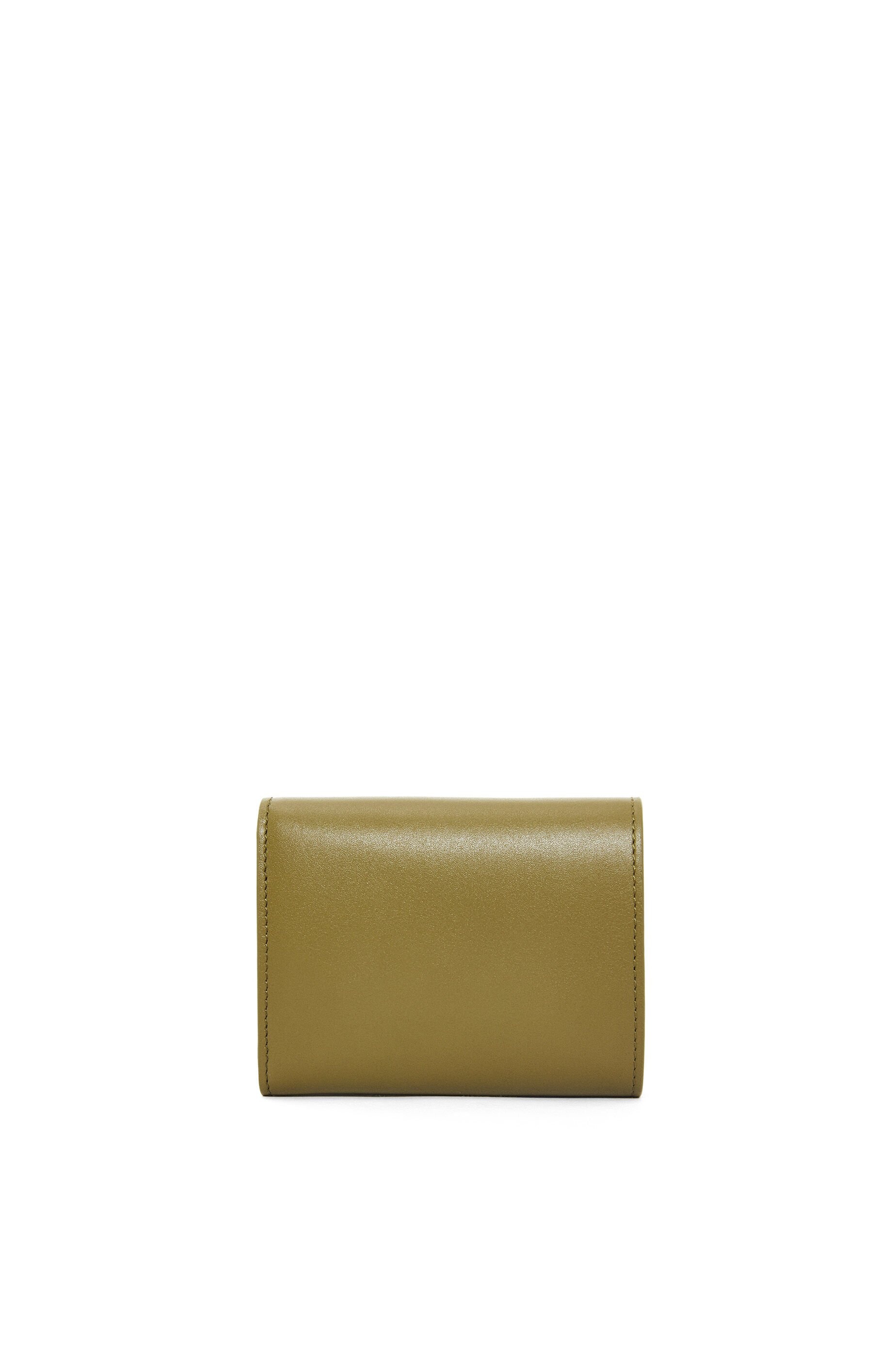 Trifold zip wallet in shiny nappa calfskin - 4