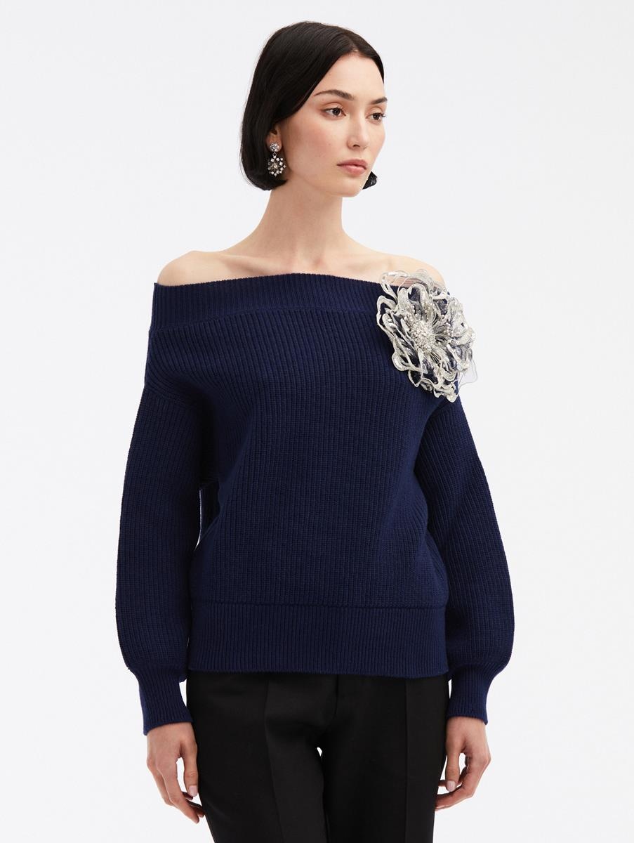 OFF SHOULDER FLORAL APPLIQUÉ PULLOVER - 4