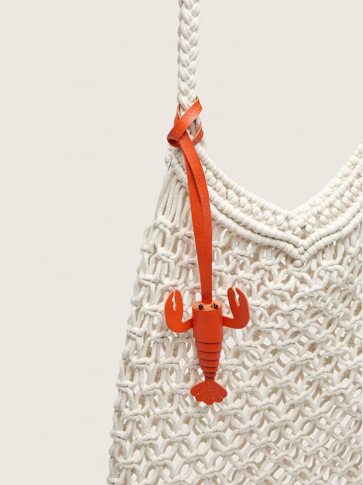 Women's macramé bag in butter-colored cotton with a leather lobster charm - 4