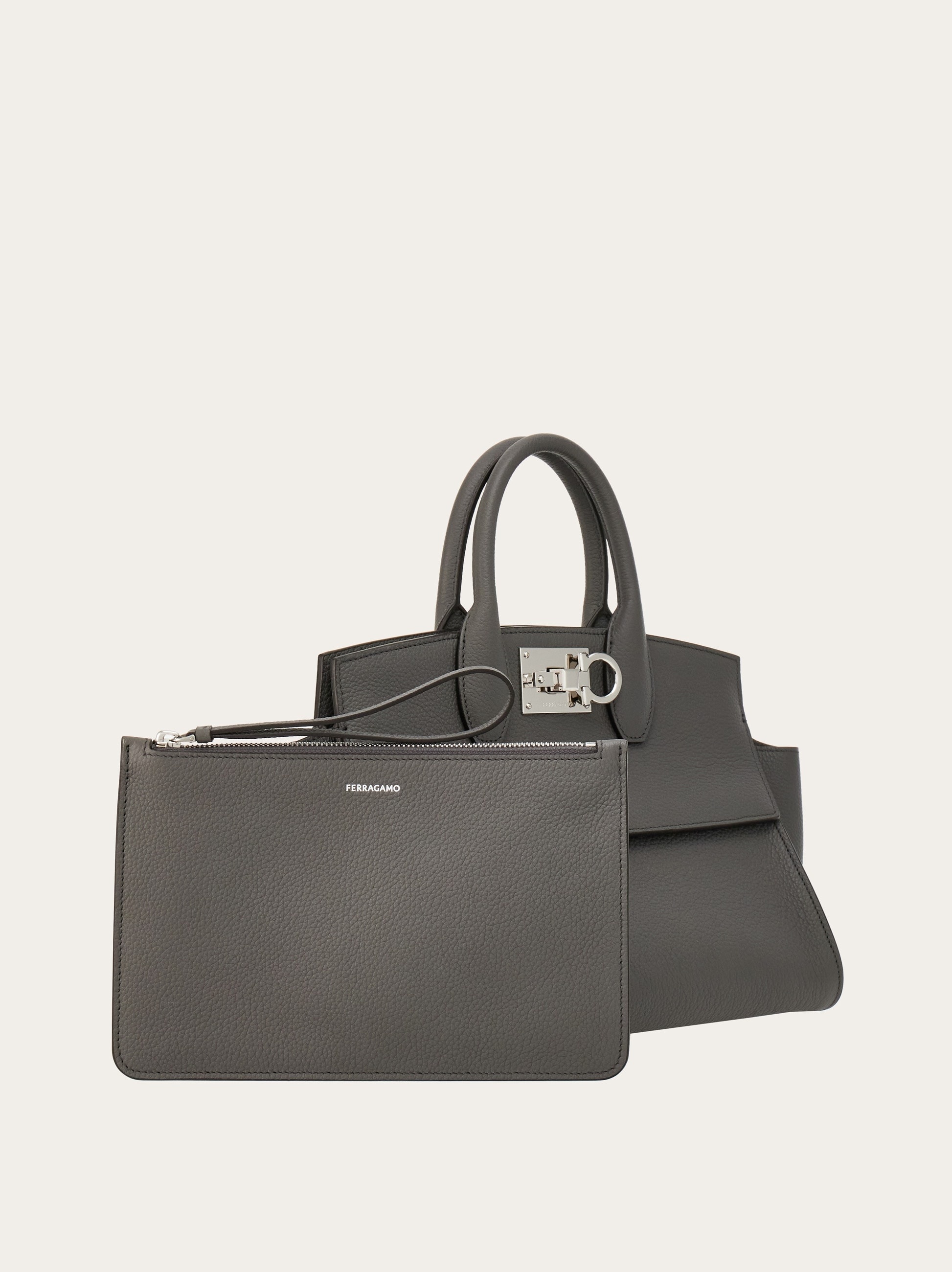 【SALVATORE FERRAGAMO】STUDIO SOFT BAG Ferragamo Studio soft bag (M) - Women | Ferragamo