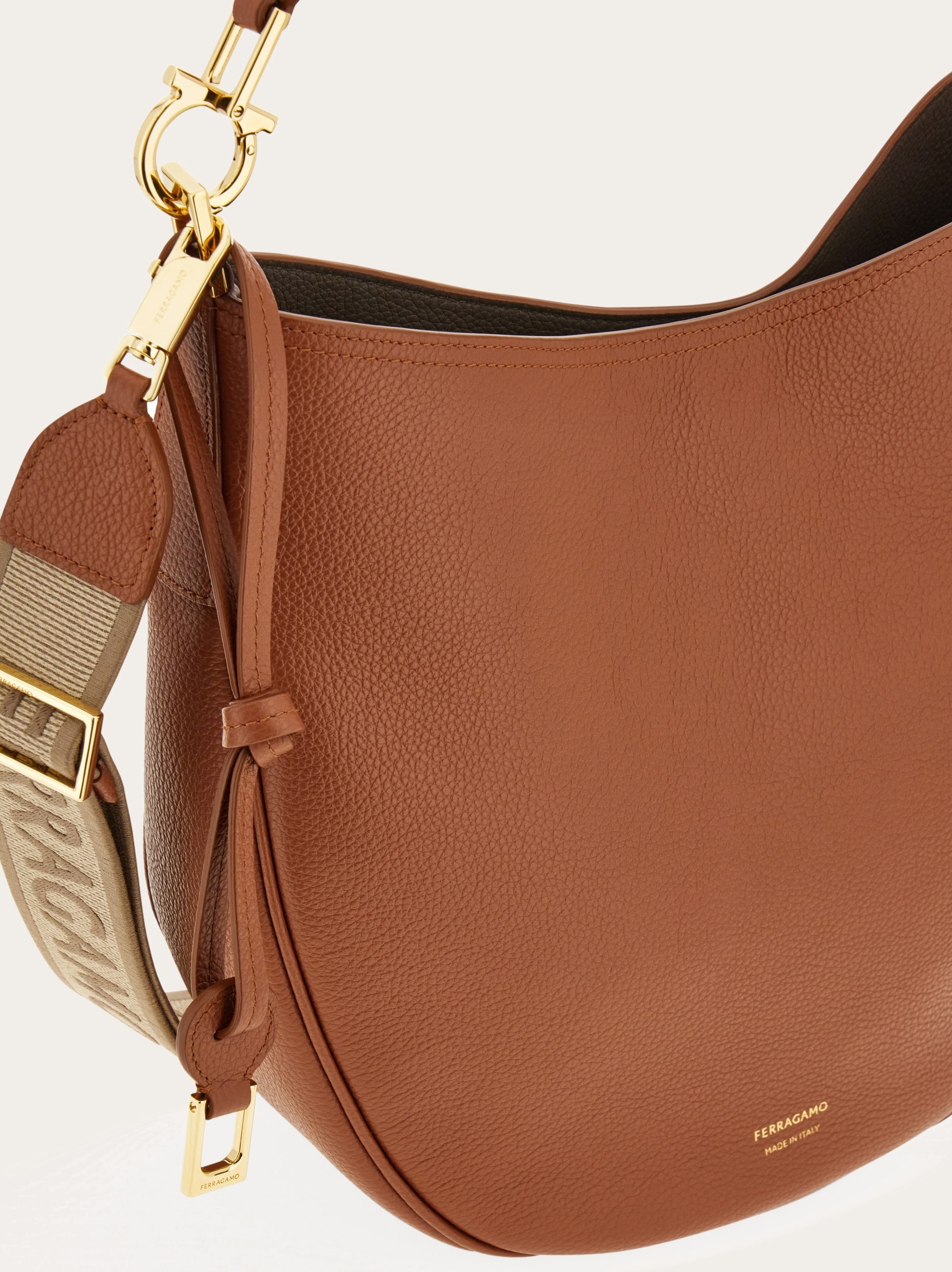 North-South hobo bag (M) - 7