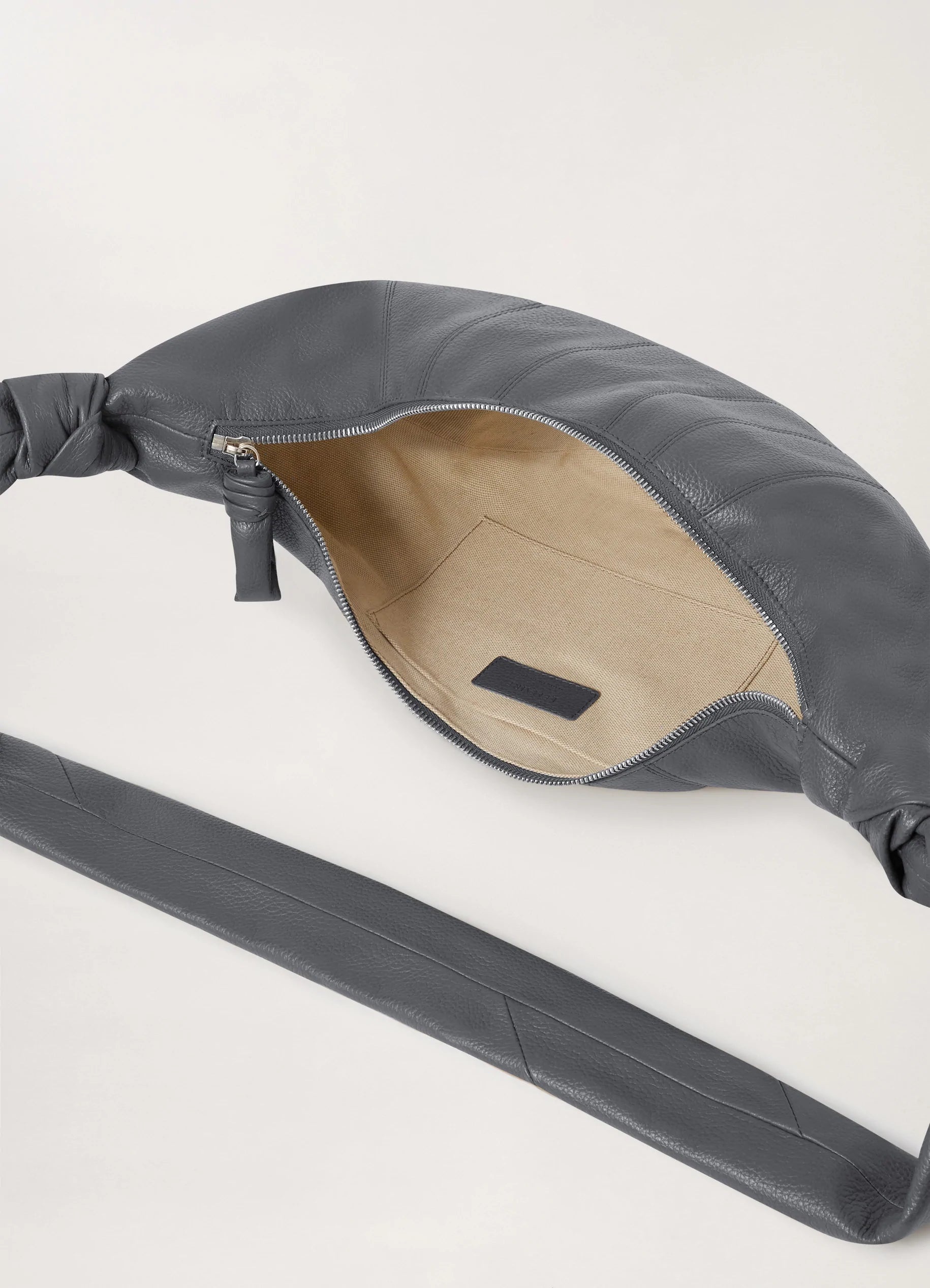 MEDIUM CROISSANT BAG
SOFT GRAINED LEATHER - 4