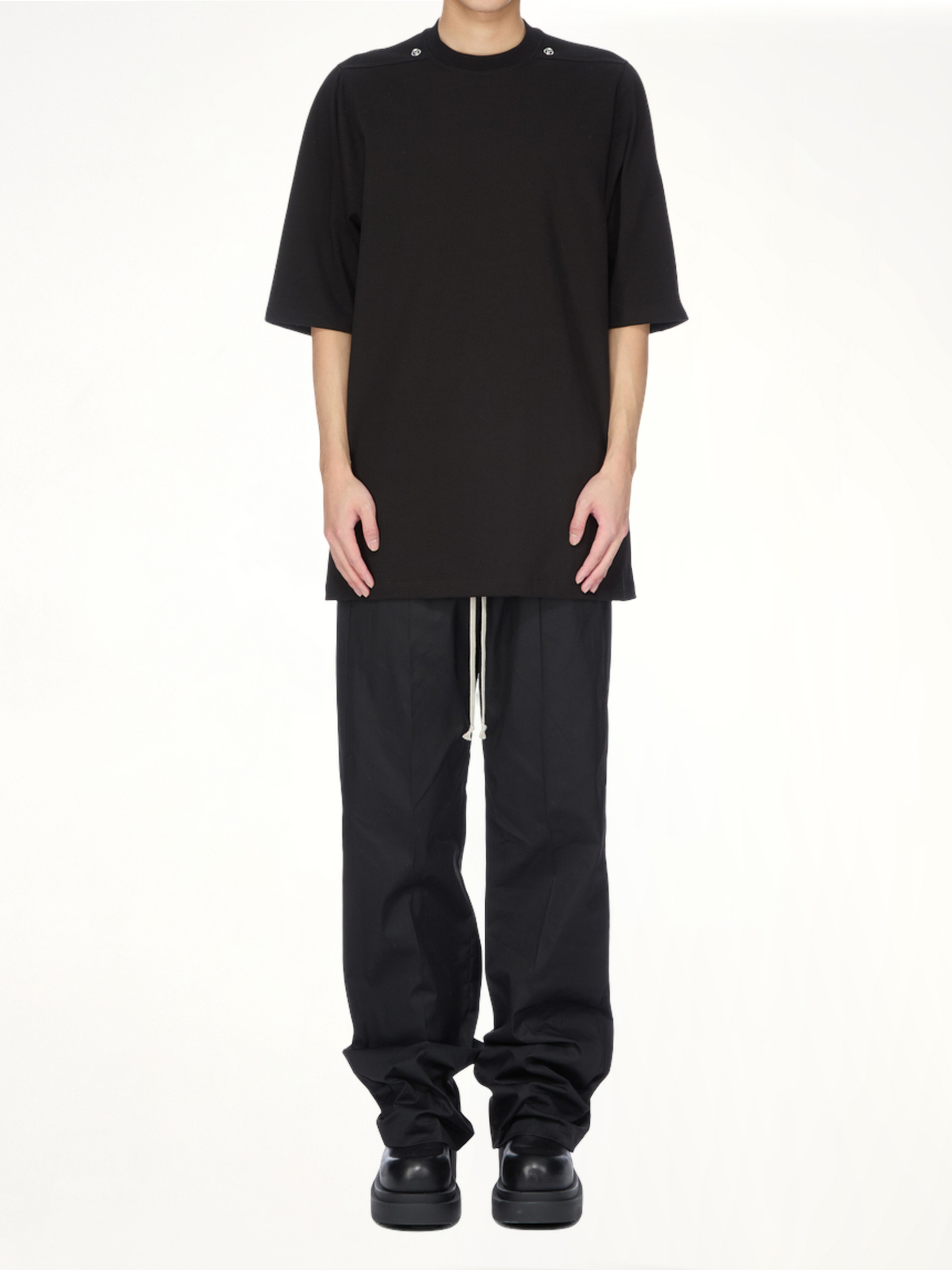 Jumbo SS Rivet T-Shirt in Black - 4
