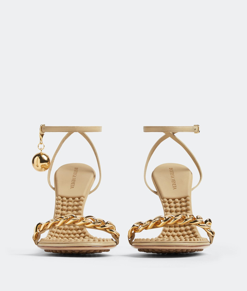 Bottega Veneta dot outlook