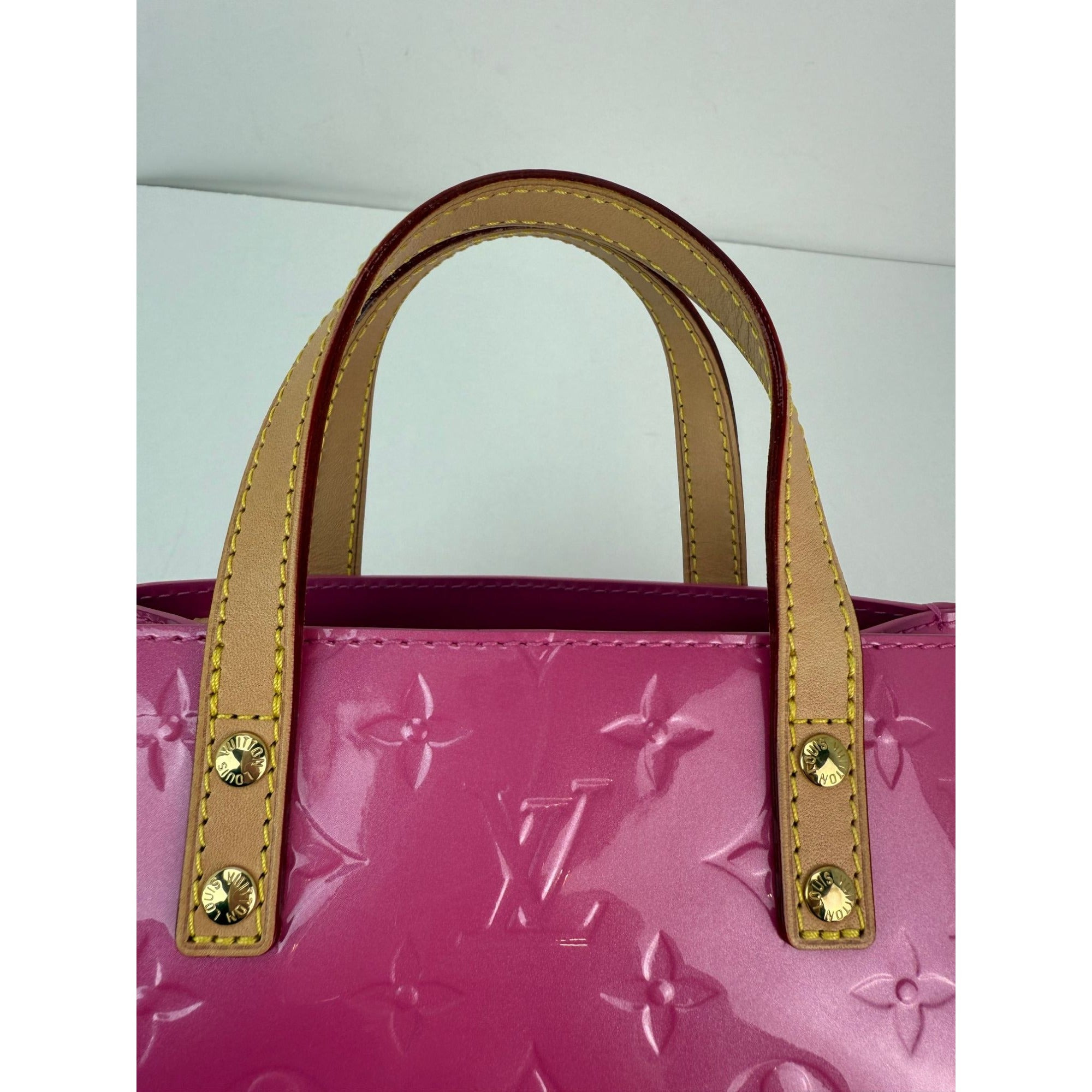 Louis Vuitton Vernis reade PM NM Neon Pink Crossbody Bag - 11