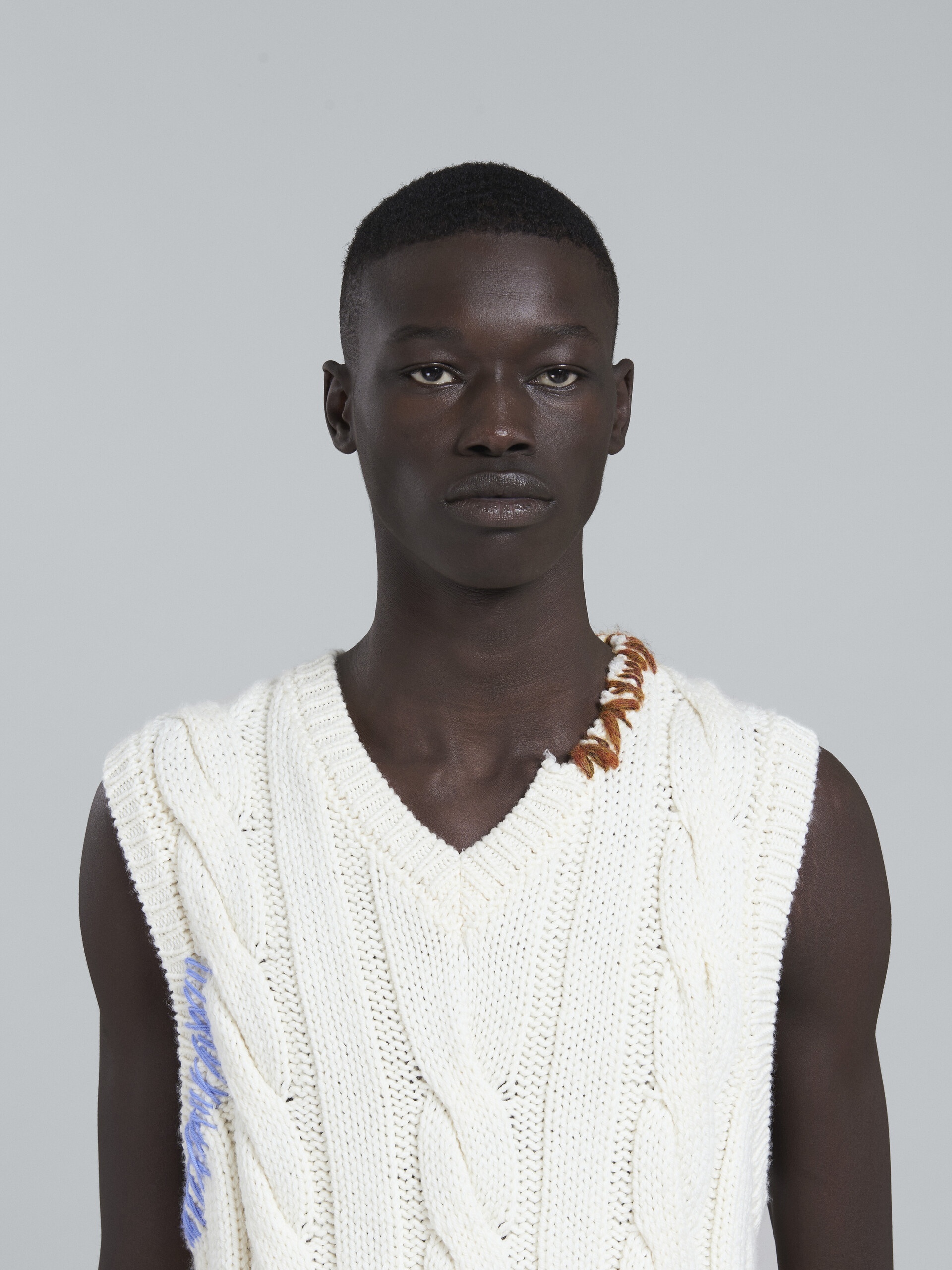 WHITE CABLE-KNIT VEST - 4