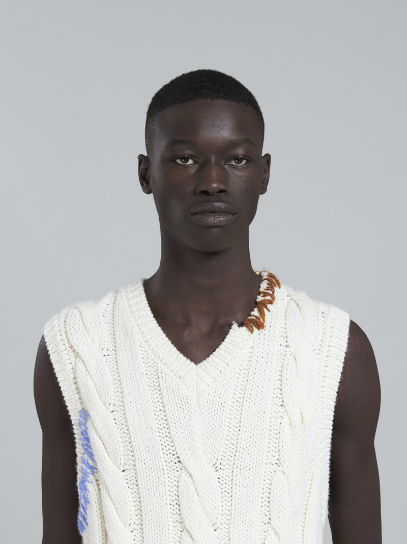 WHITE CABLE-KNIT VEST 4