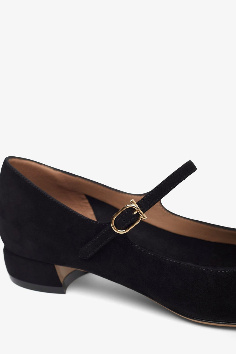 Marry 2 black pumps 5