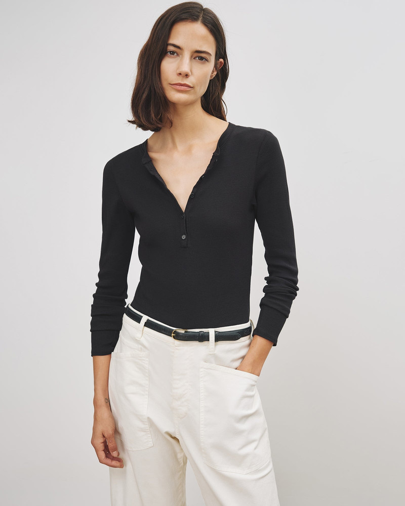 NILI LOTAN JORDAN HENLEY TEE outlook
