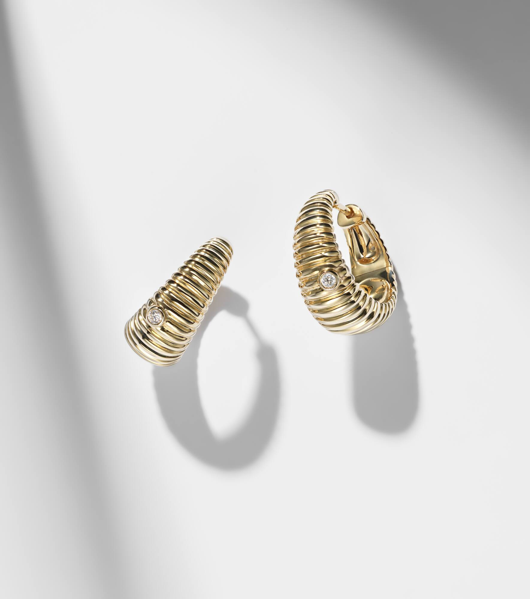 Berlingot 9kt gold earrings with diamonds - 5