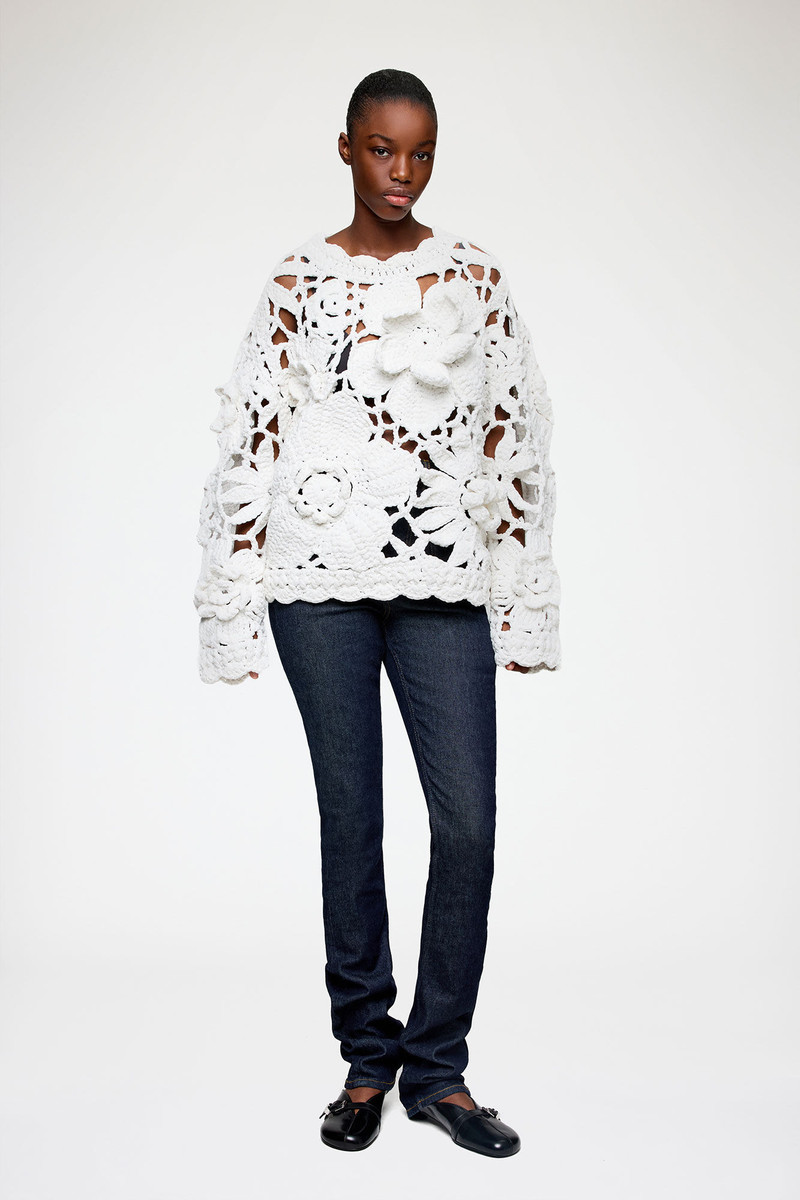 GANNI HANDKNIT CREWNECK IN WHITE outlook