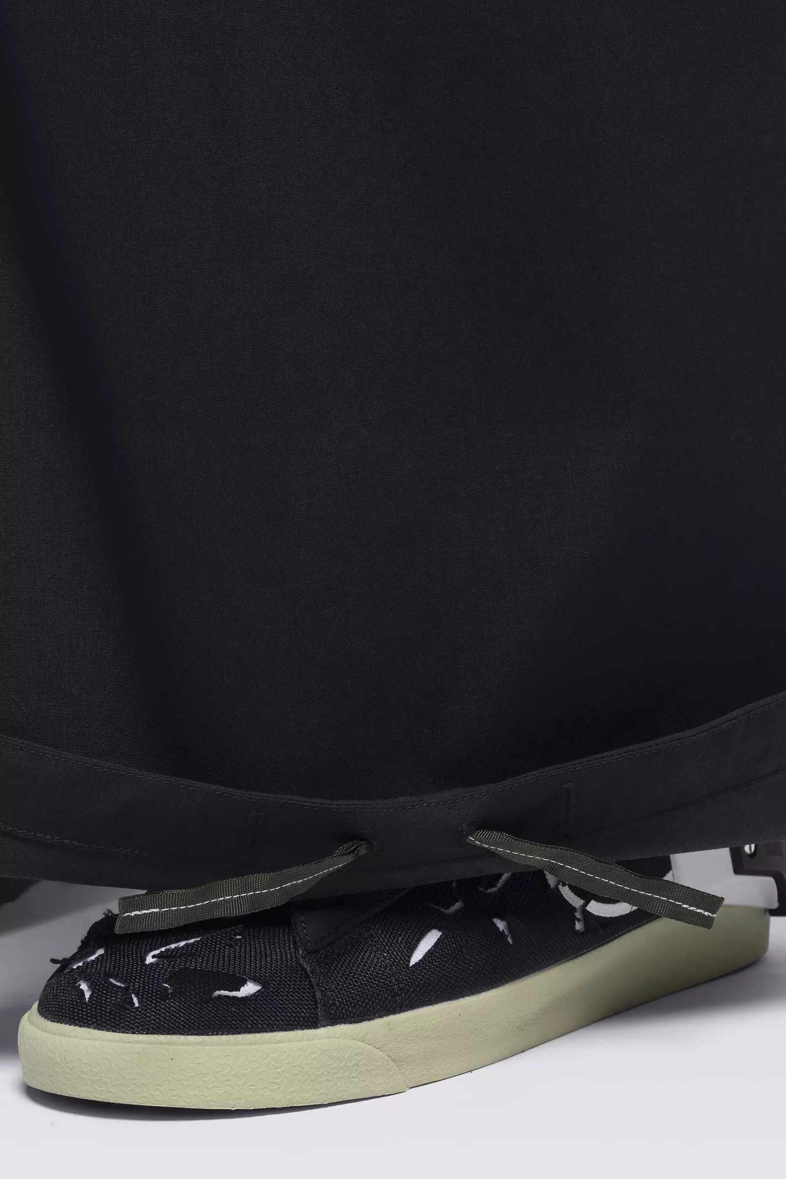 P54-E Encapsulated Nylon Pleated Trouser Black - 28