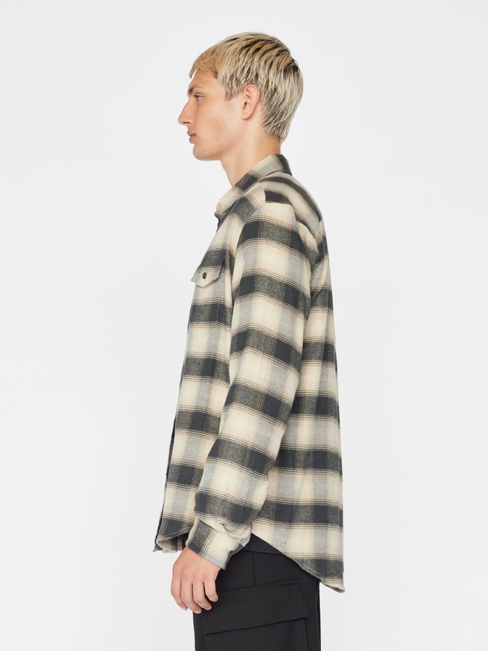 Plaid Flannel Shirt in Noir / Light Beige - 5