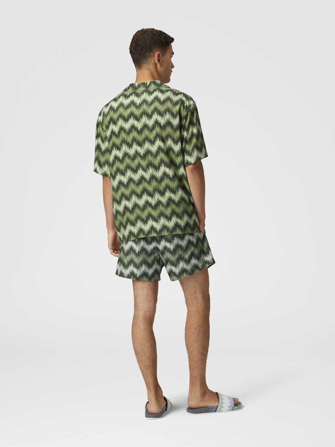 Zig zag printed swim trunks with disturbed frequency - 3