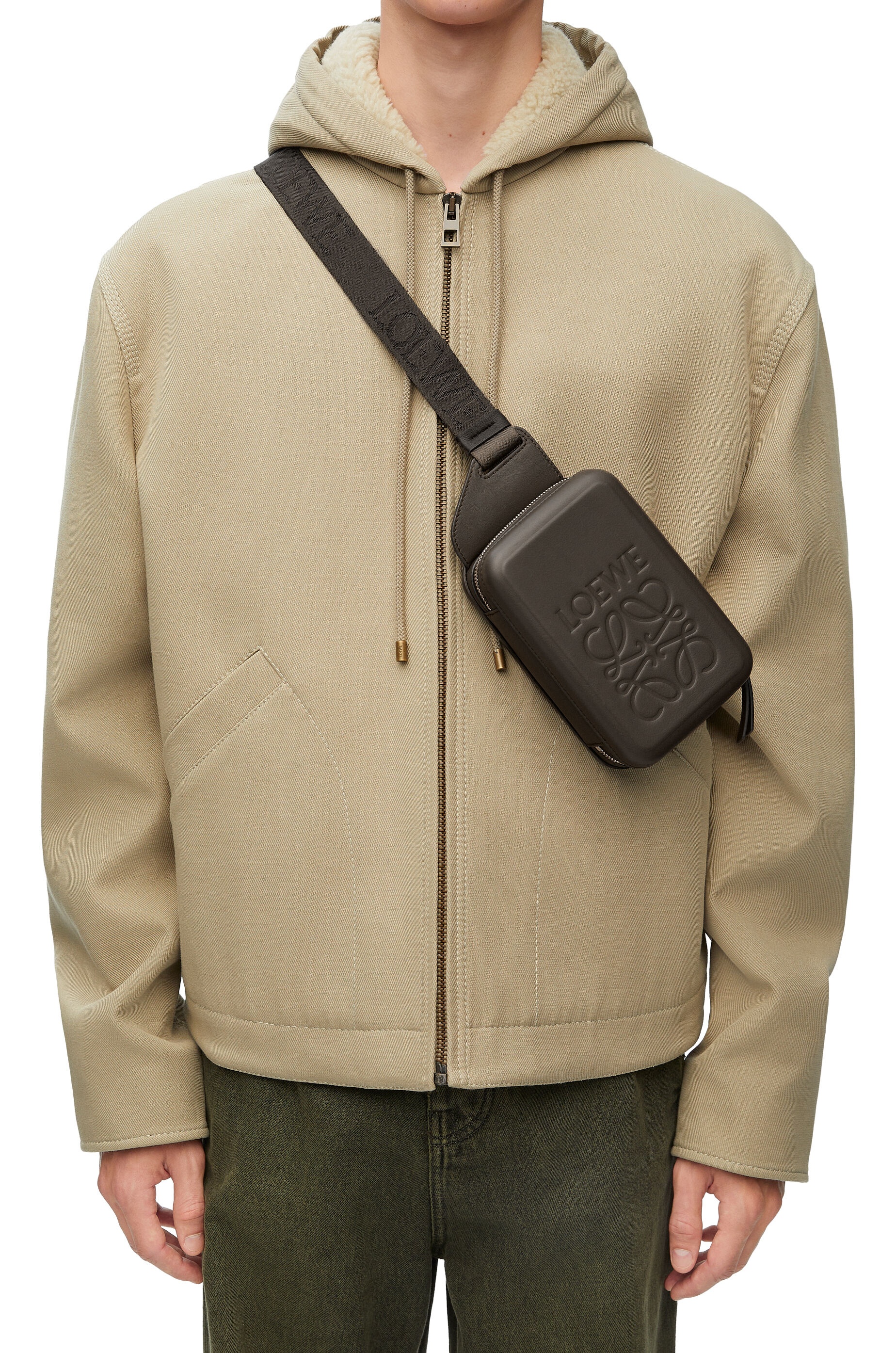 LOEWE Ｍolded Sling in smooth calfskin Loewe Molded Sling in smooth calfskin | REVERSIBLE