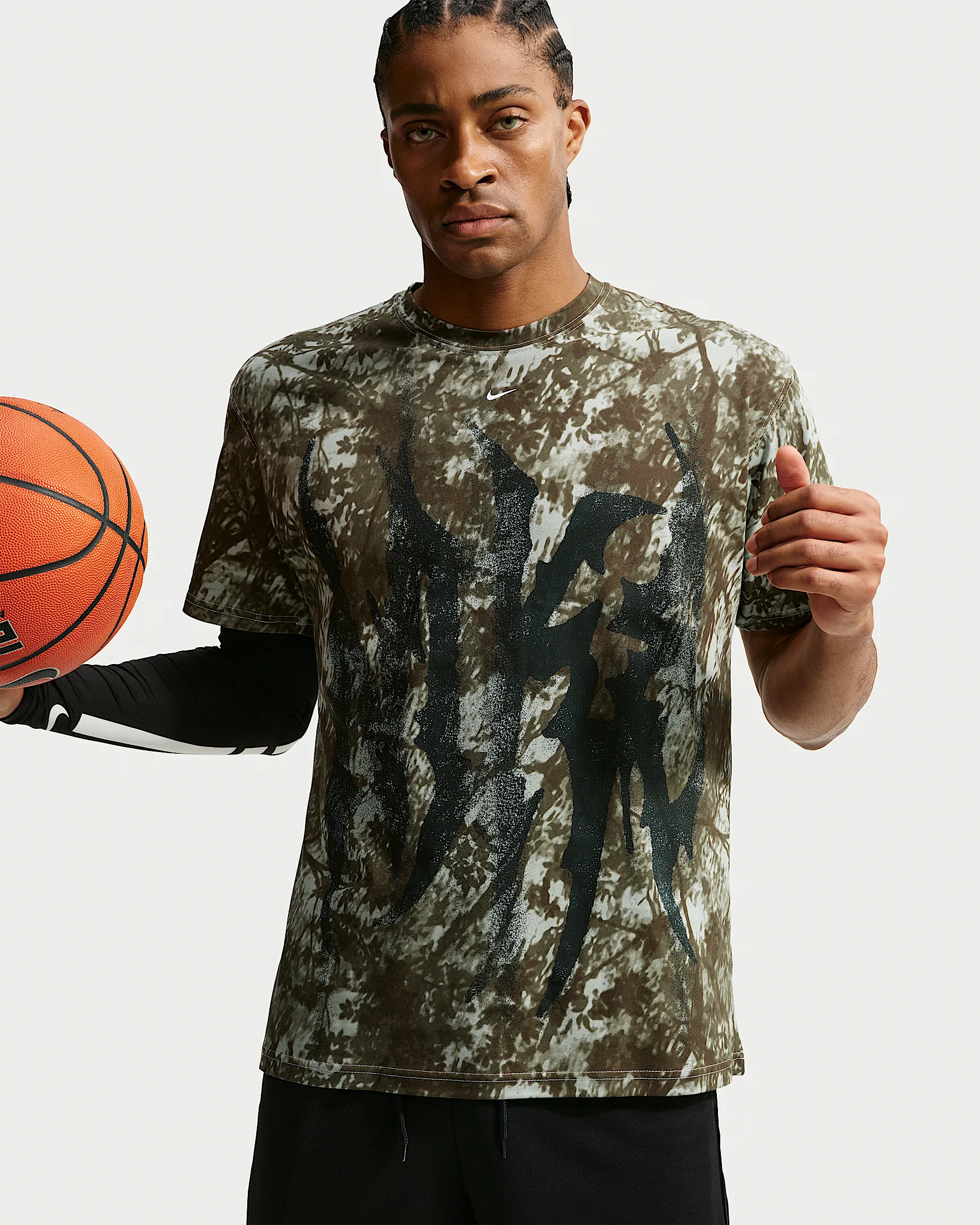 Nike Men's Basketball T-Shirt - 1