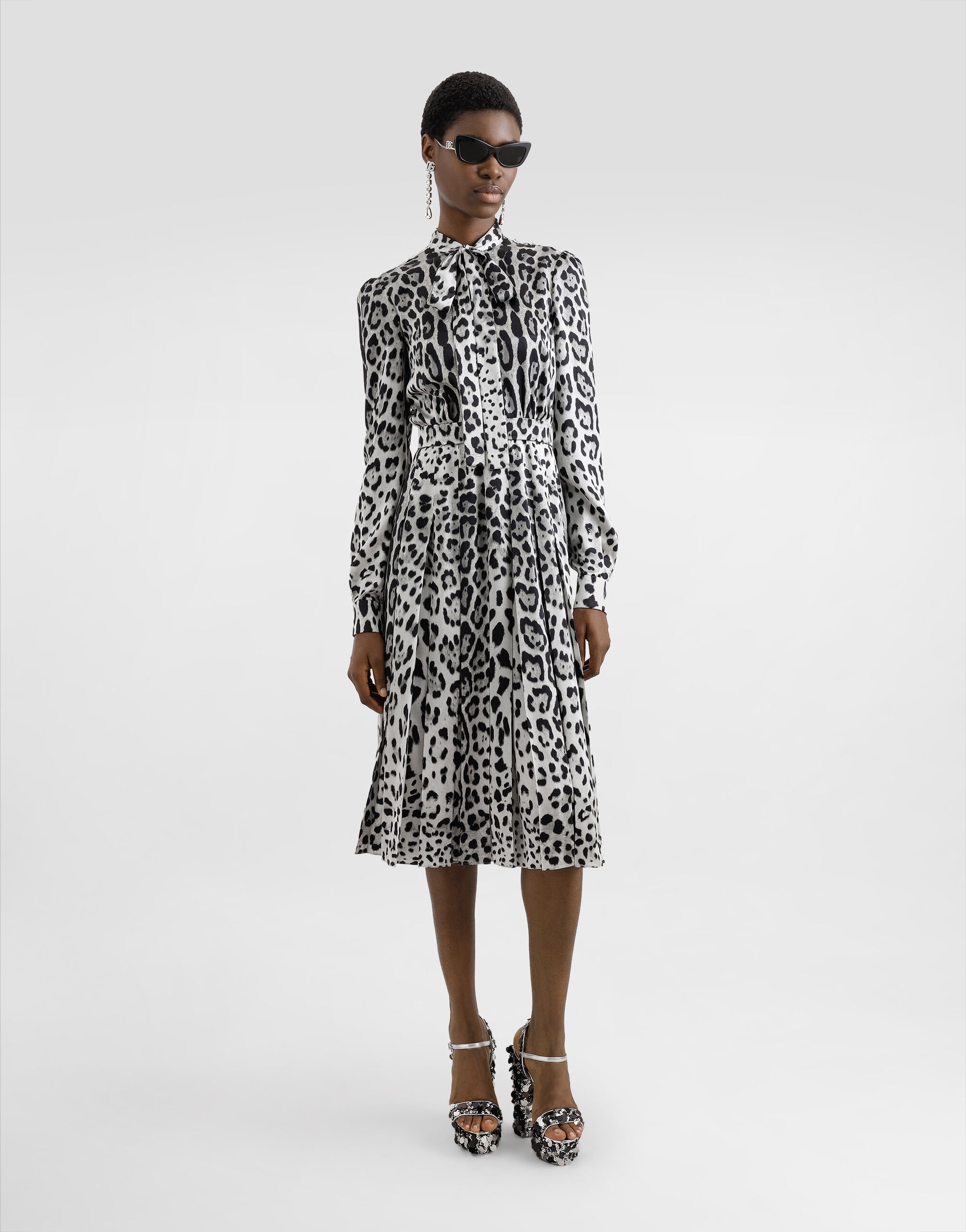 Satin calf-length shirt dress with pussy-bow and leopard print - 2