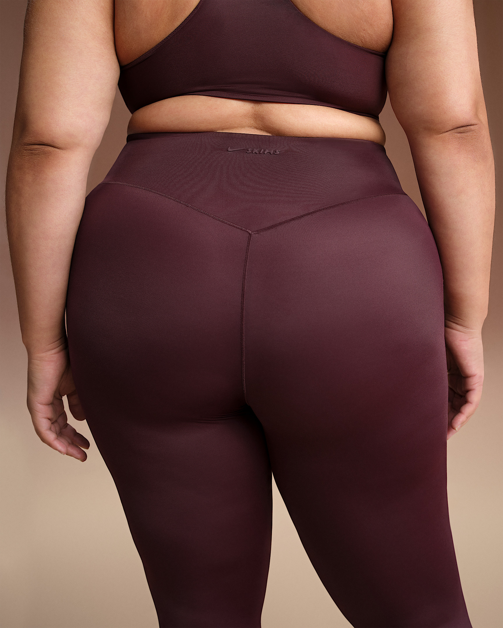 NikeSKIMS Shine Women's High-Waisted Bonded 26" Leggings - 8