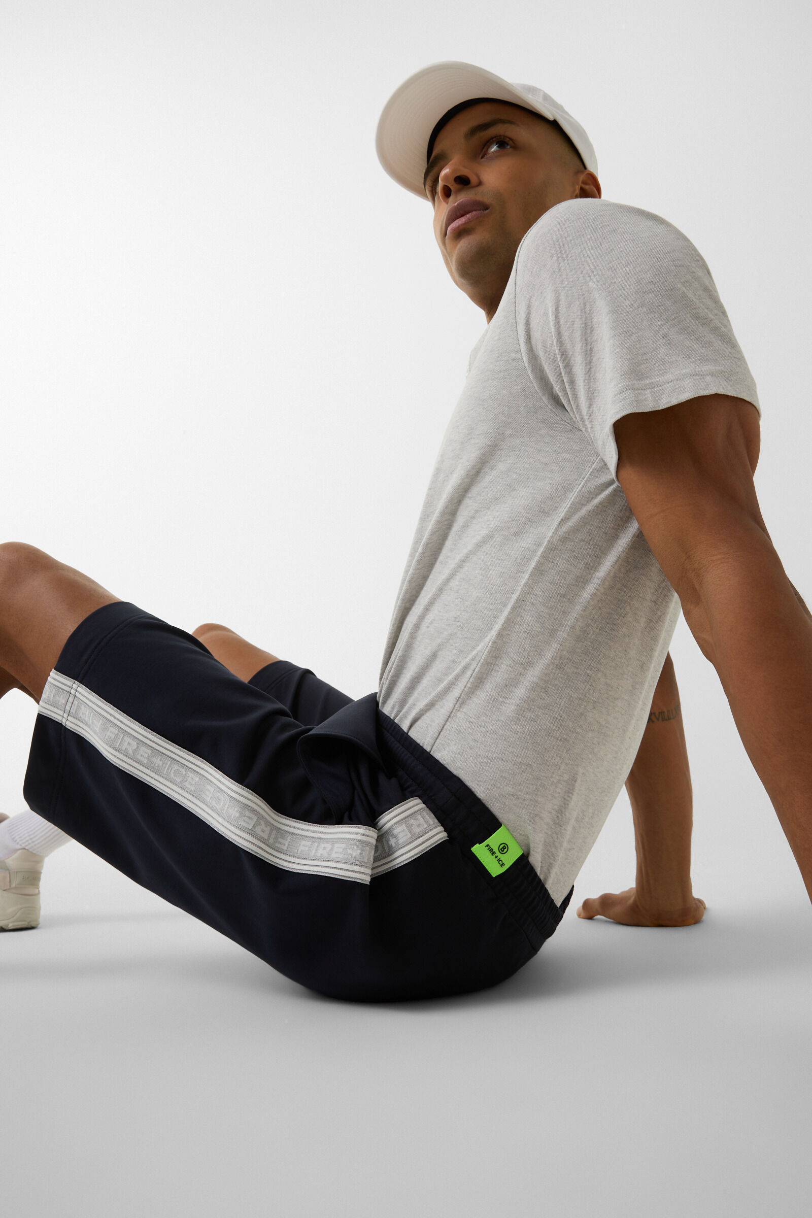 Norris sweatshorts in Dark blue - 6