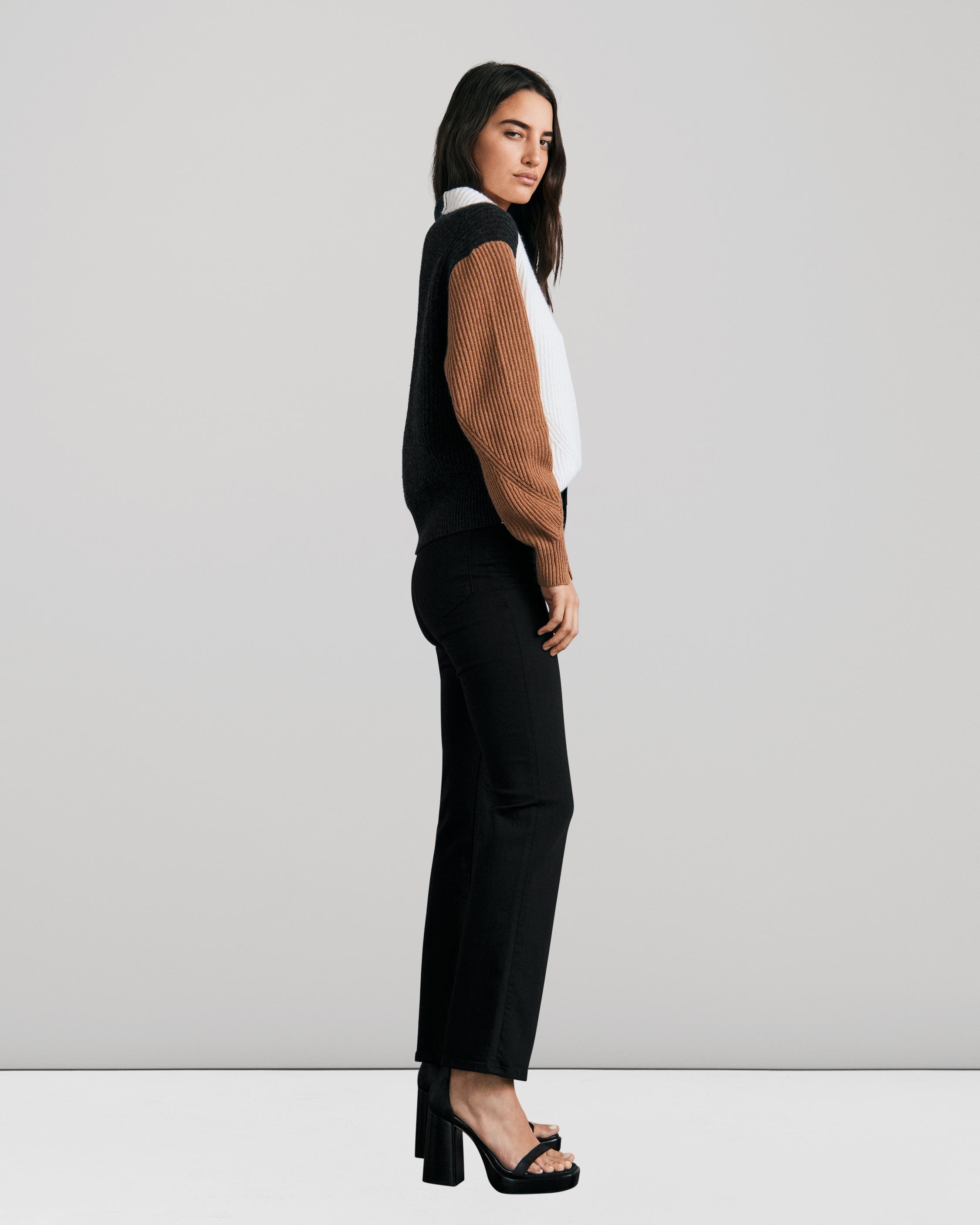 Casey High-Rise Ankle Flare - Black
Slim Fit Black Jean - 4