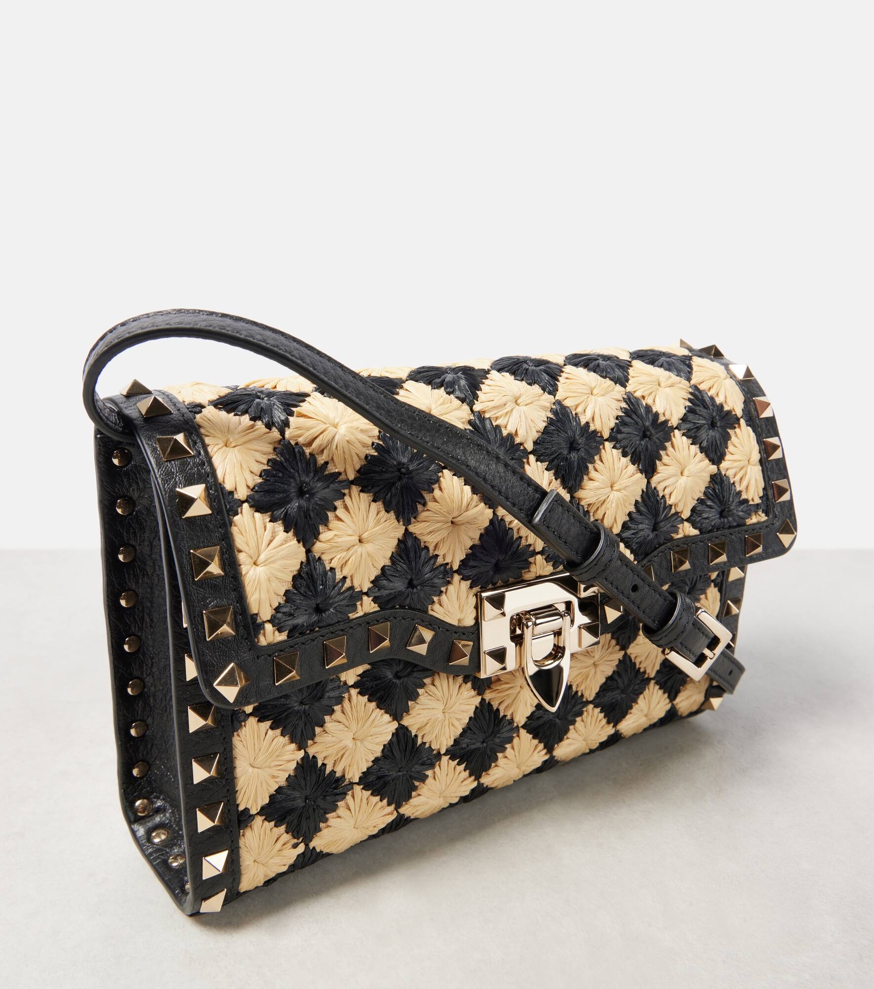 Rockstud Small raffia-effect shoulder bag - 6