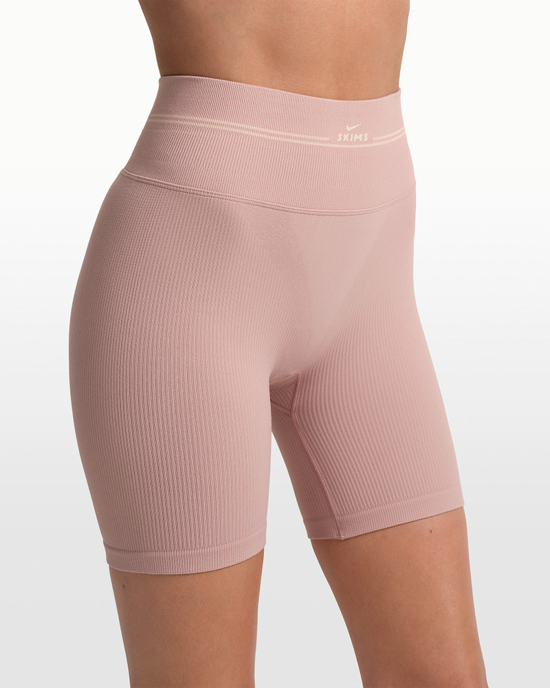 Nike NikeSKIMS Ribbed Seamless Women's 5" Shorts outlook