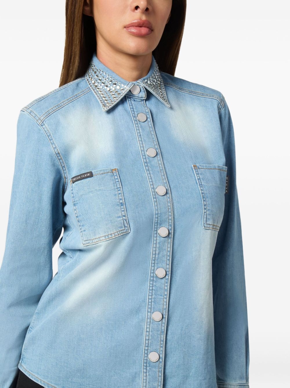 crystal-embellished denim shirt - 4