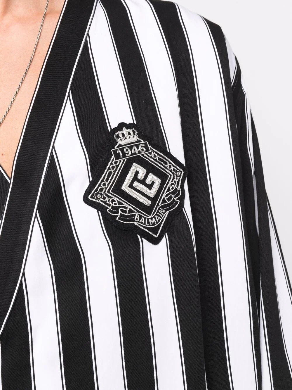 logo-patch striped crossover-V-neck shirt - 5