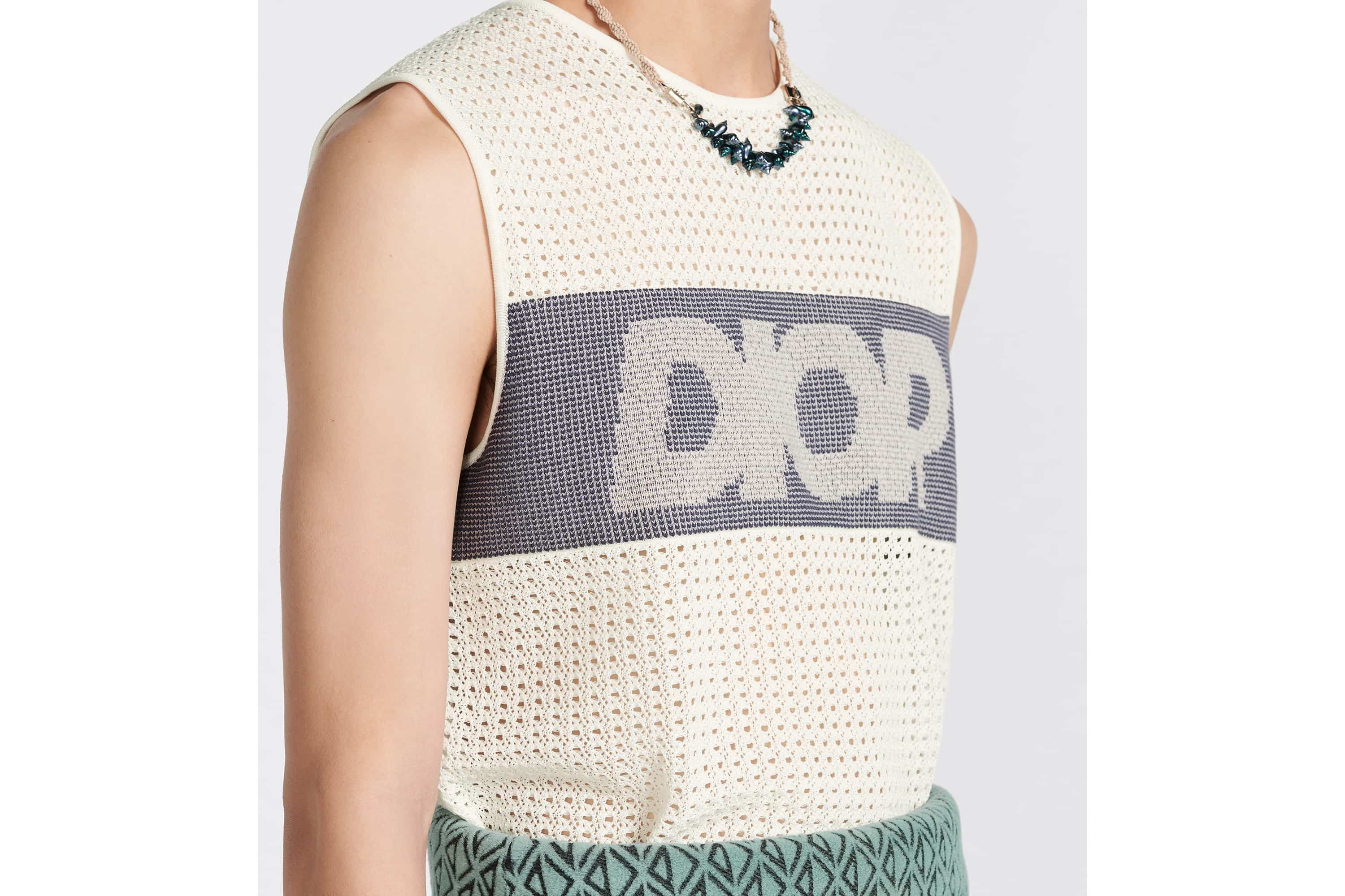 Sleeveless T-Shirt - 7