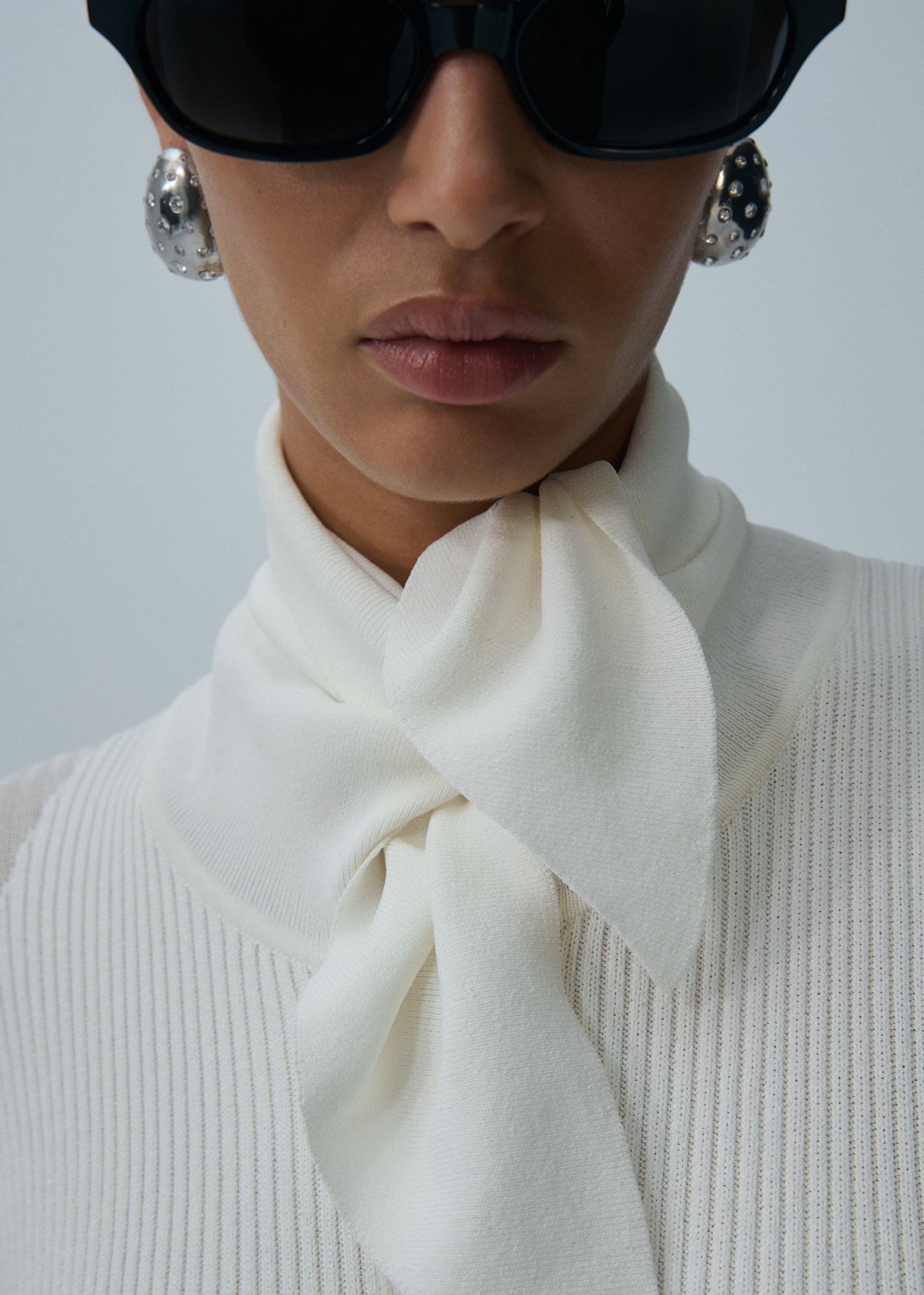 Ribbed cardigan with tie-collar in white - 5