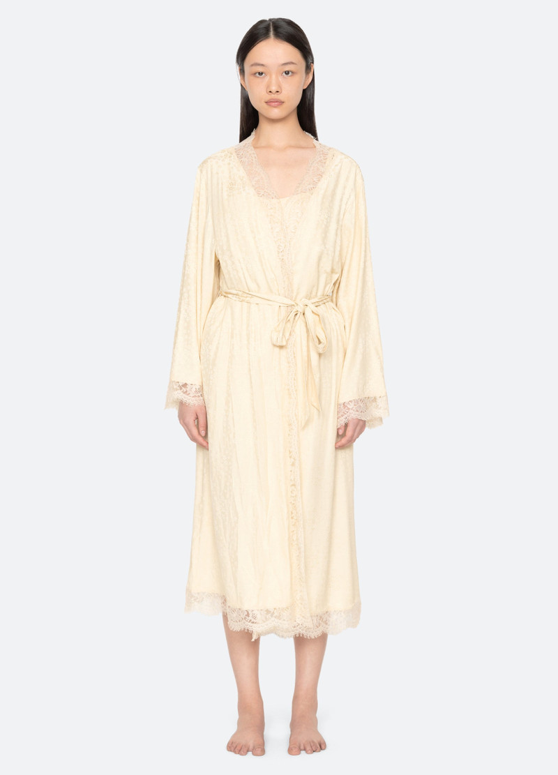 Lila Robe 3