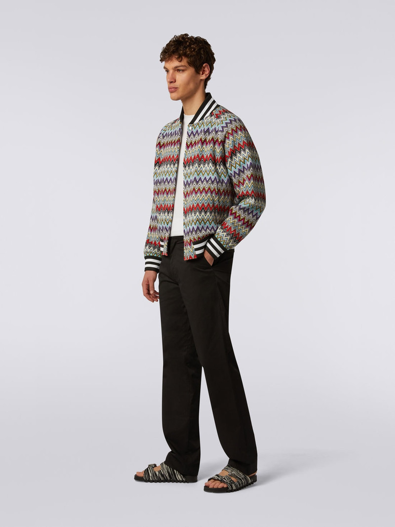 다색된 chevron 본을 가진 면 bomber 재킷 3