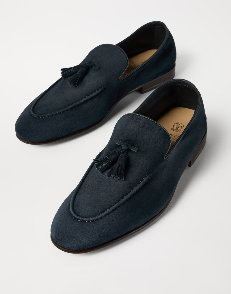 Suede soft loafers with tassels 4