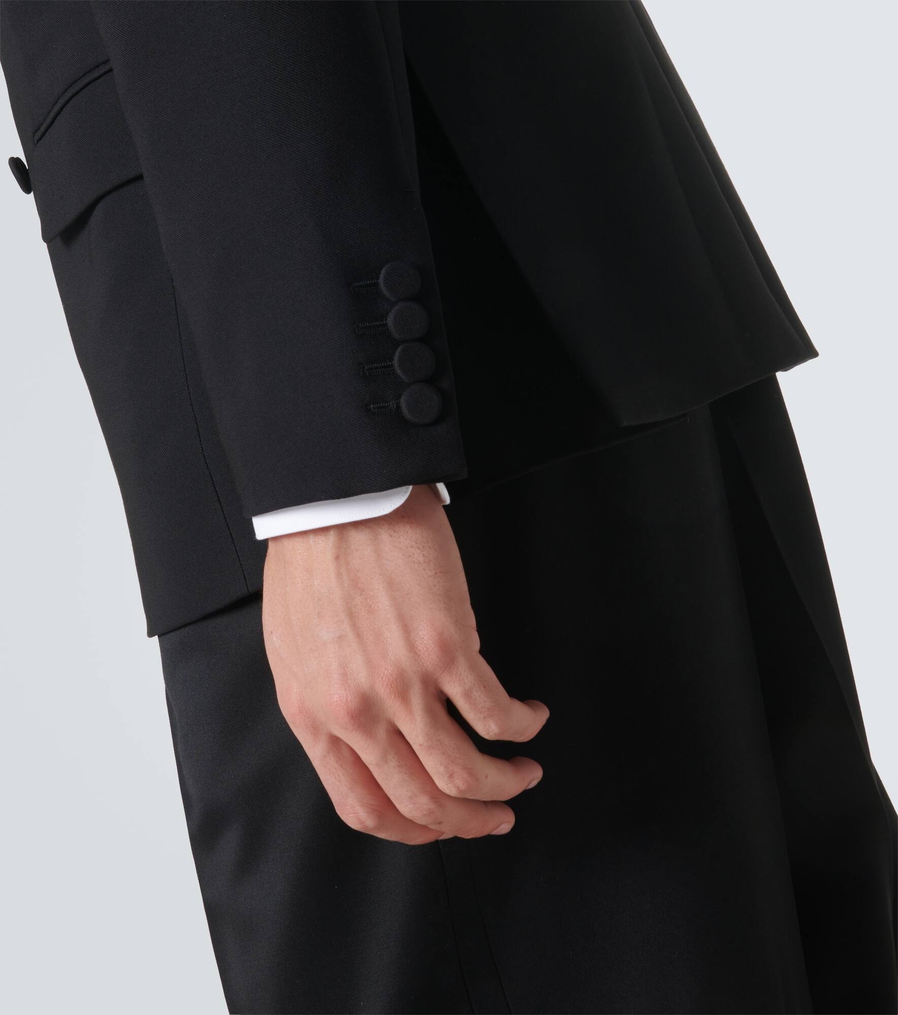 Double-breasted wool and silk suit - 8