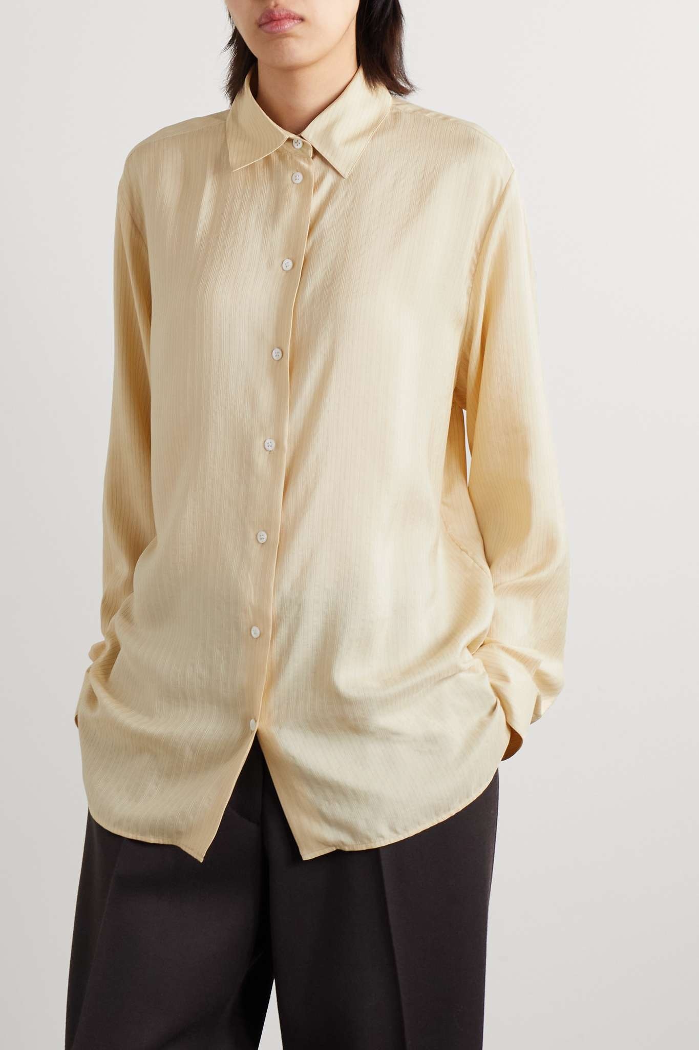Sisilia Shirt Grey in Silk – The Row
