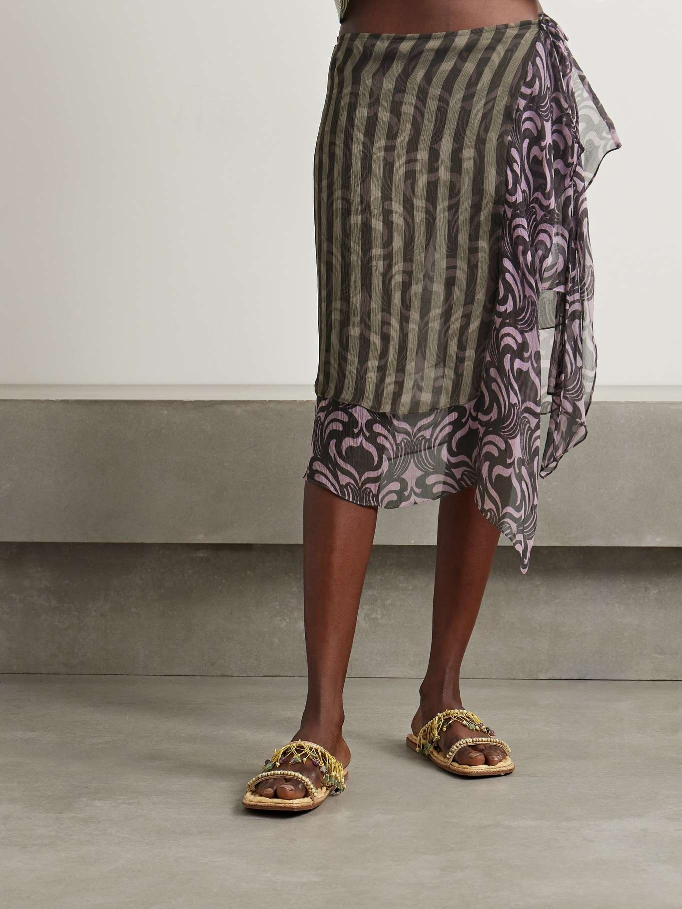 Asymmetric wrap-effect layered printed silk-crepon mini skirt - 3