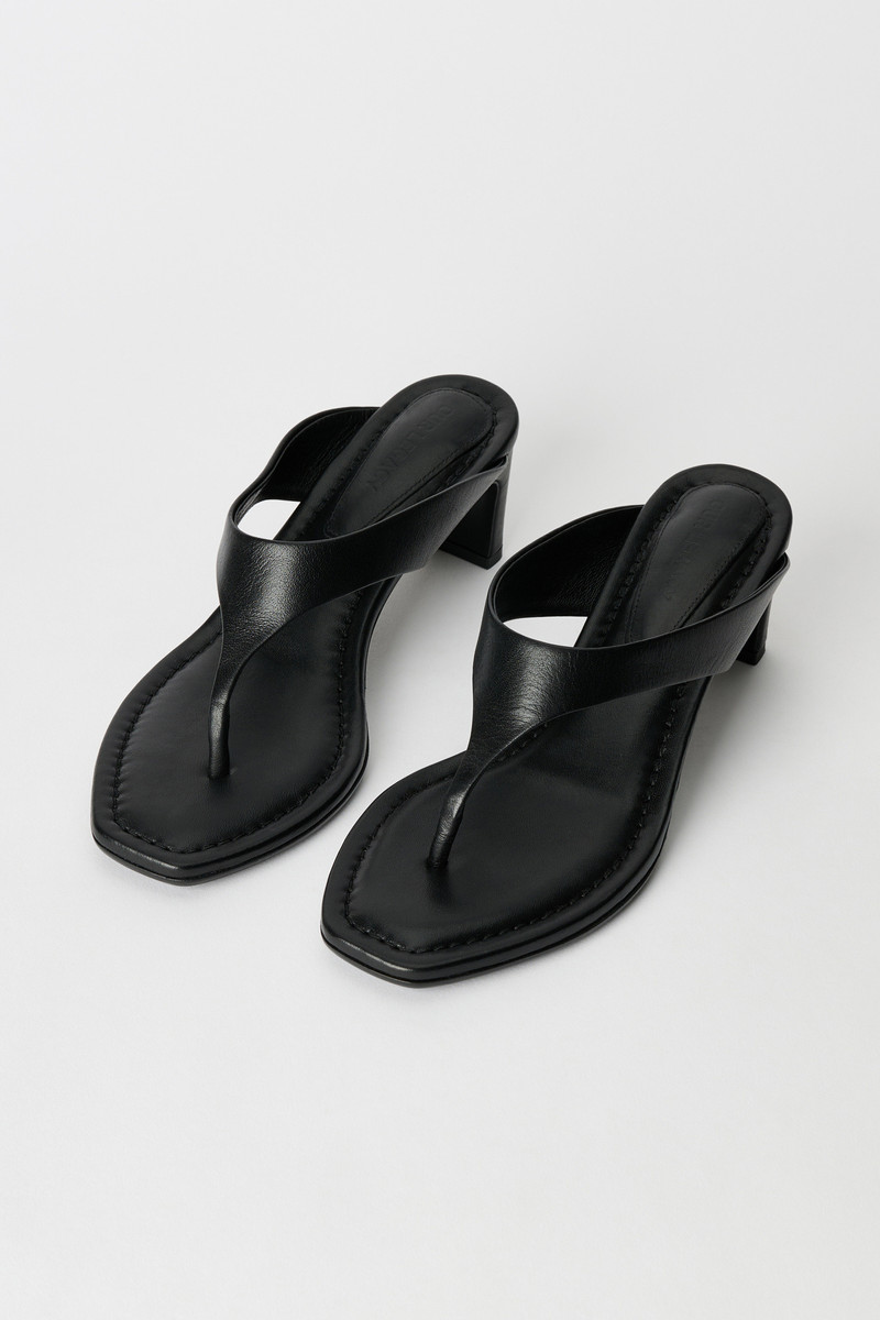 Karasu Sandal Malleable Black Bull Hide 7