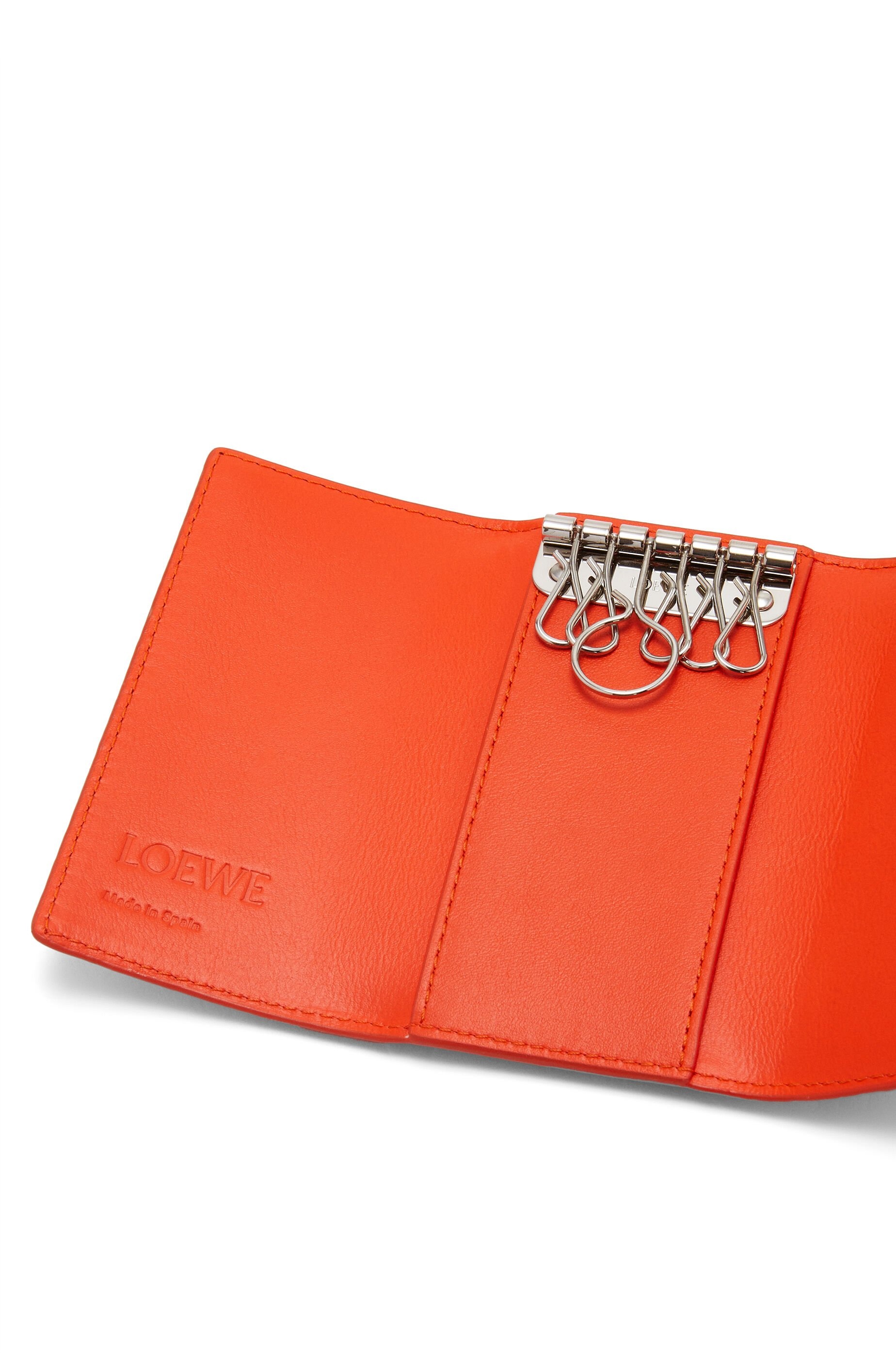 Anagram key case in pebble grain calfskin - 5