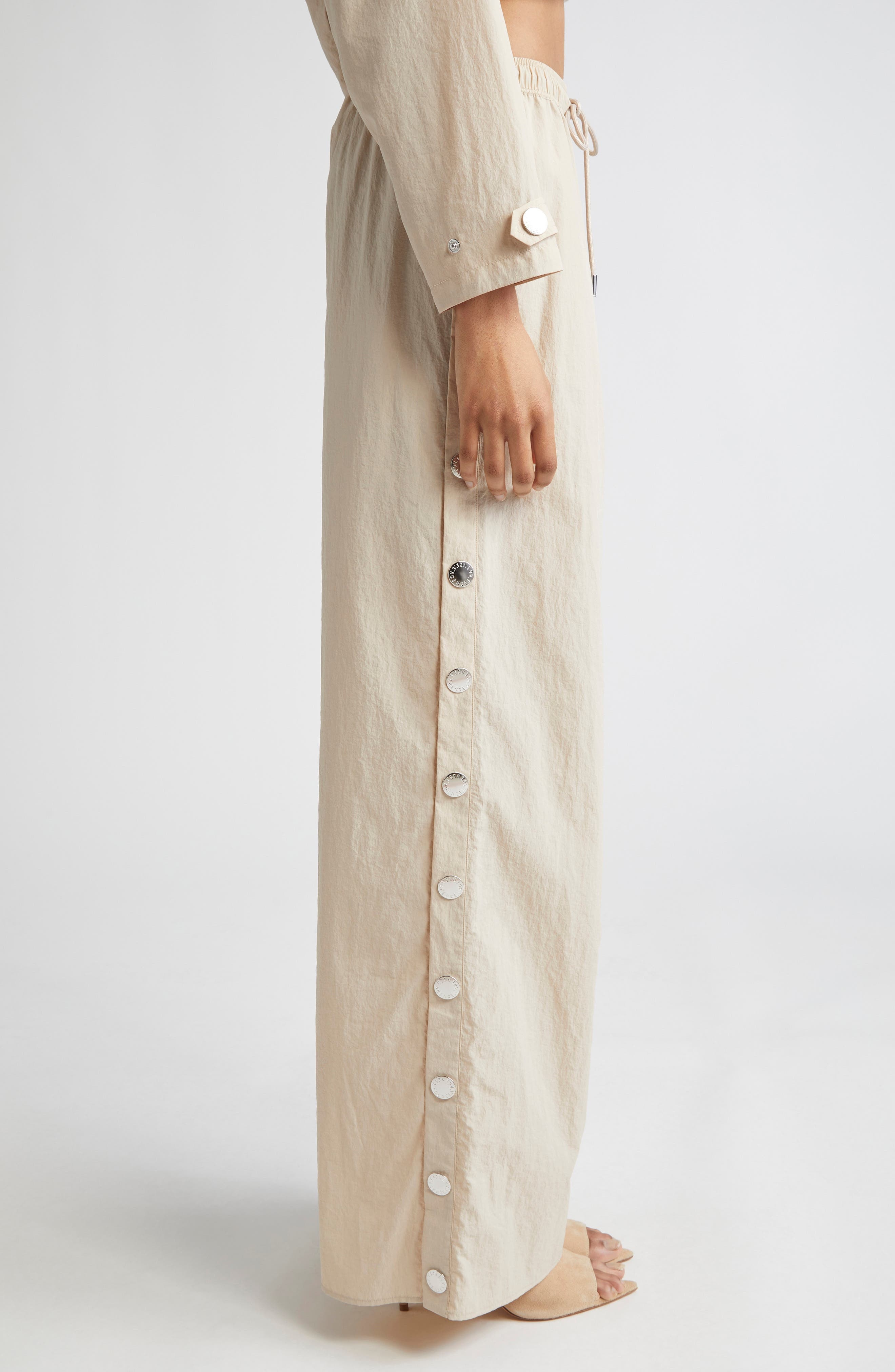 L'AGENCE Valkyrie Snap Accent Drawstring Waist Pants in Cement at Nordstrom - 4