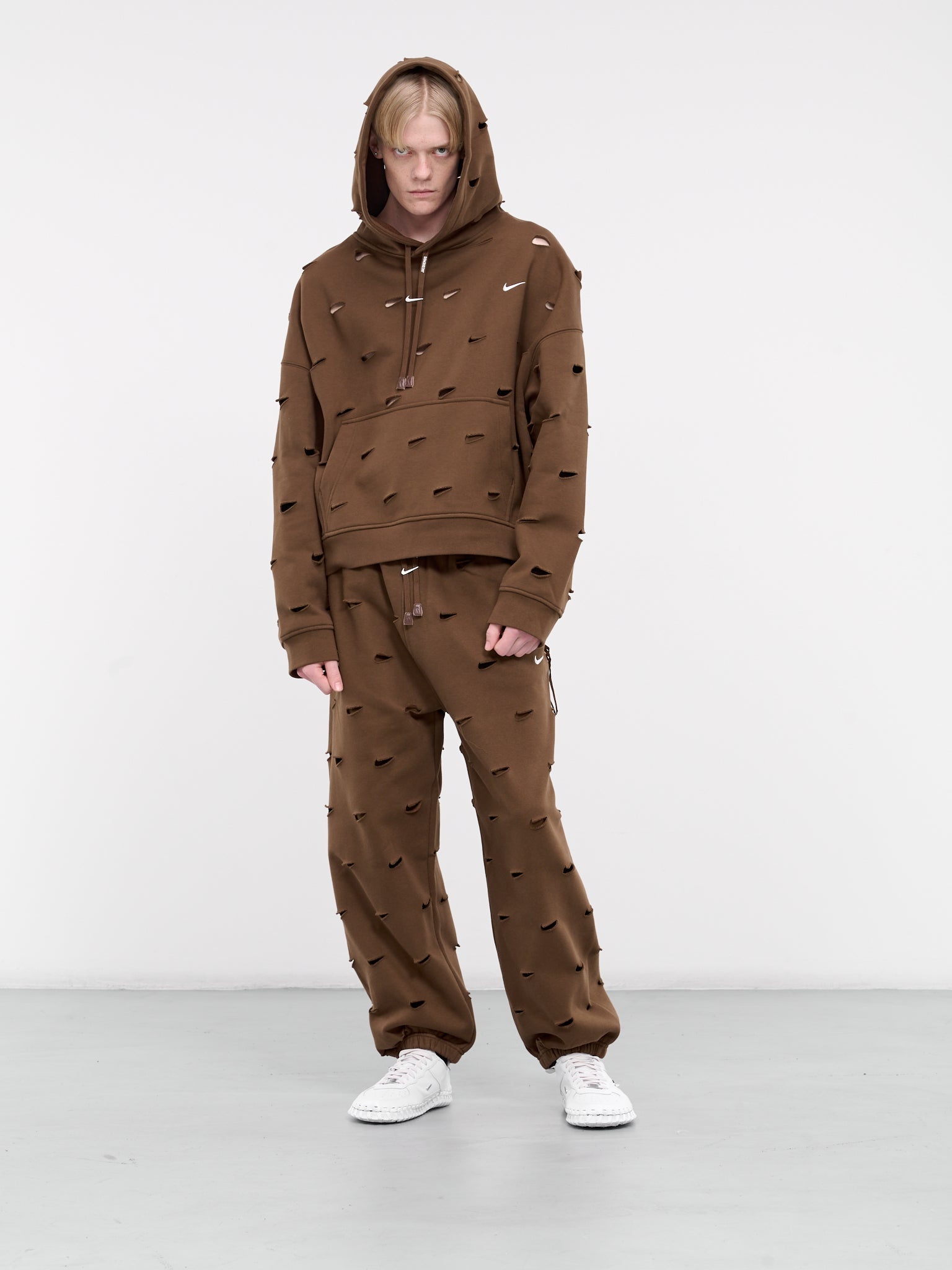 【ナイキ x ジャックムス】Nike x Jacquemus Swoosh Hoodie 人気 mqdefault.jpg