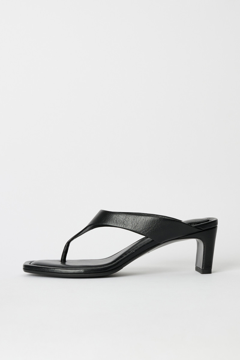Karasu Sandal Malleable Black Bull Hide 1