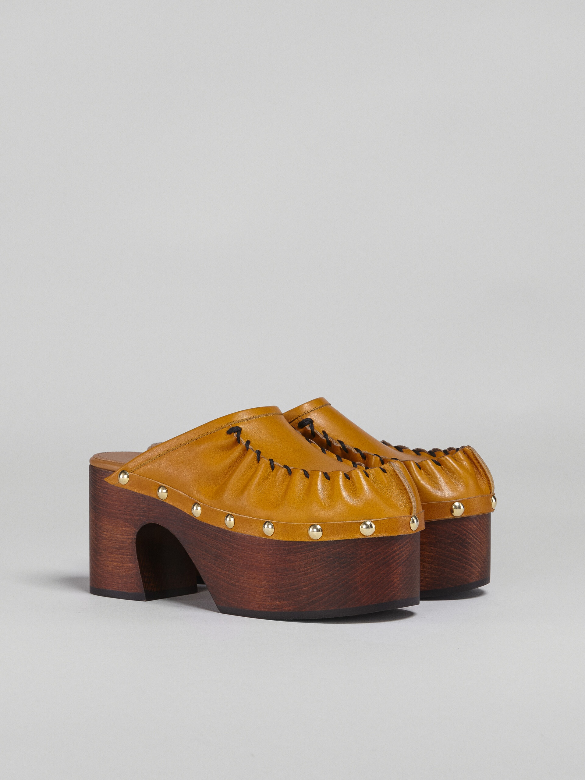 VEGETABLE-TANNED LEATHER SABOT - 2