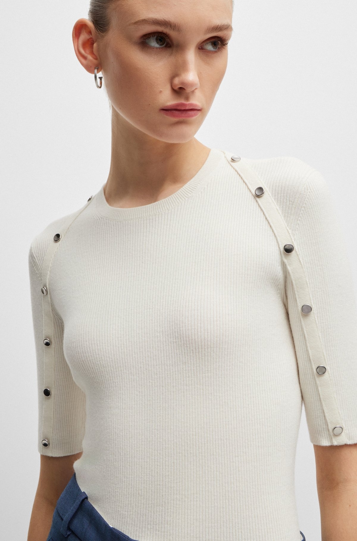 SHORT-SLEEVED SWEATER IN STRETCH FABRIC WITH HARDWARE DETAILS - 5