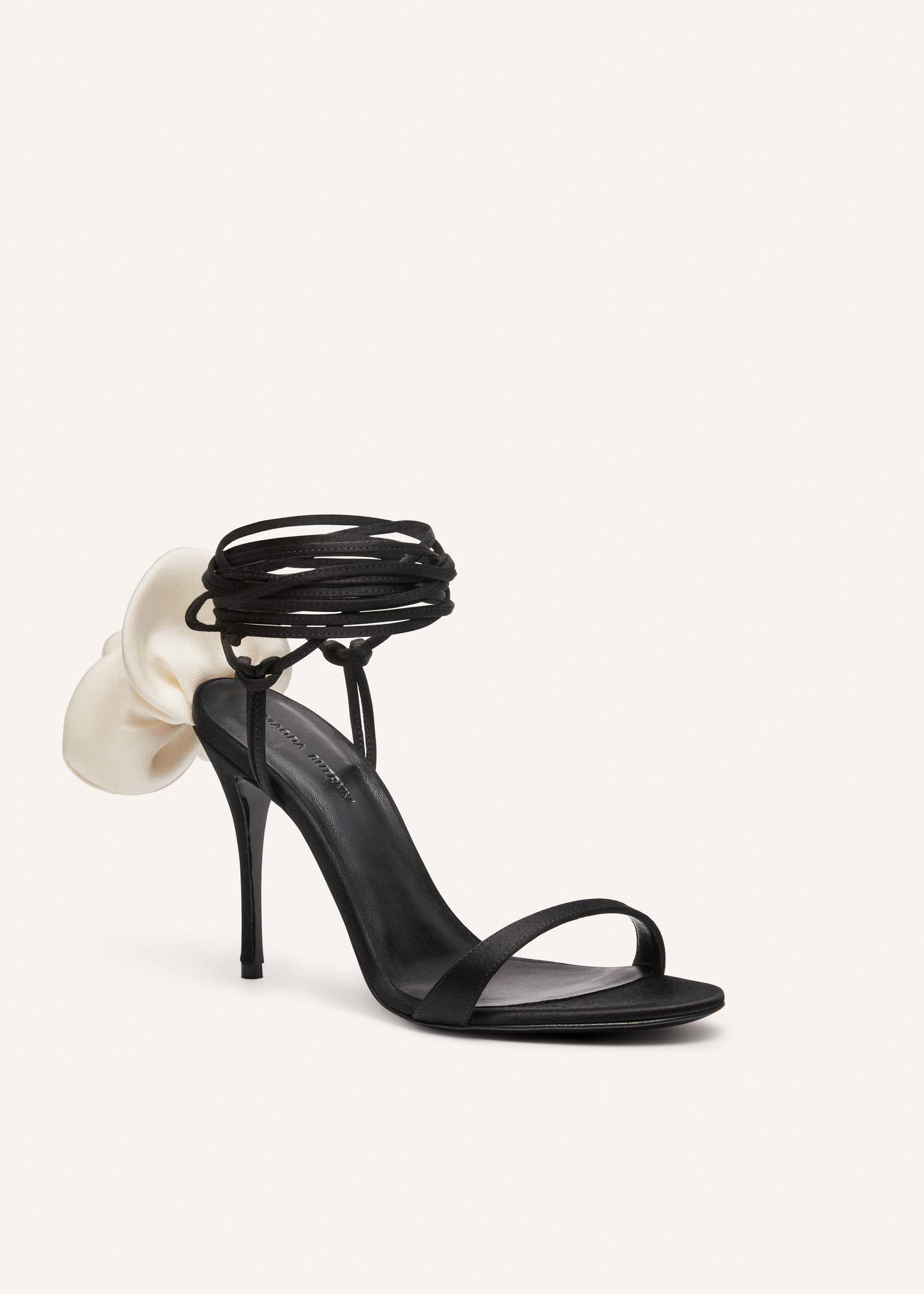 Double ivory flower heel sandals in black satin - 4