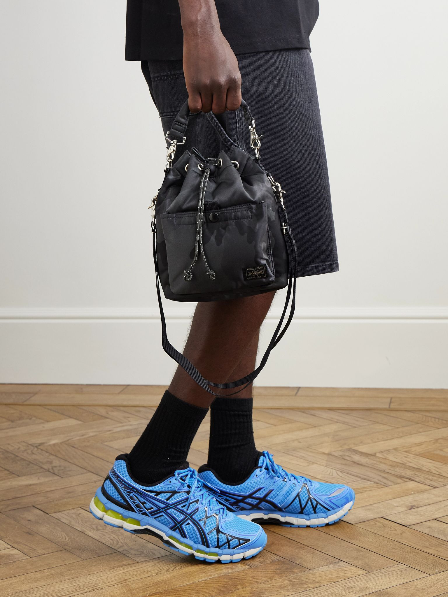 Balloon Sac Camouflage-Print Nylon-Twill Bucket Bag Black - 2