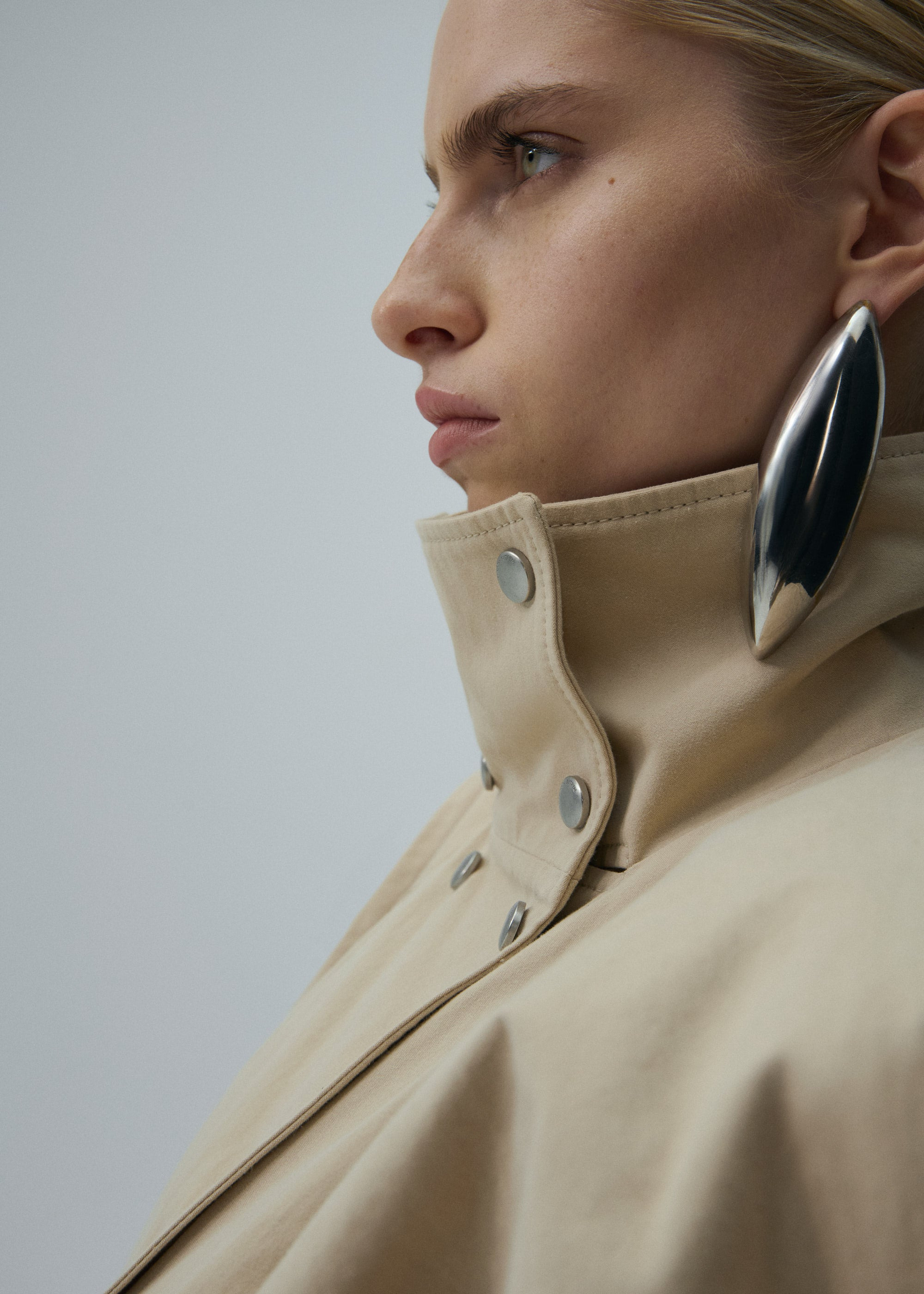 Cotton high collar trench in beige - 5