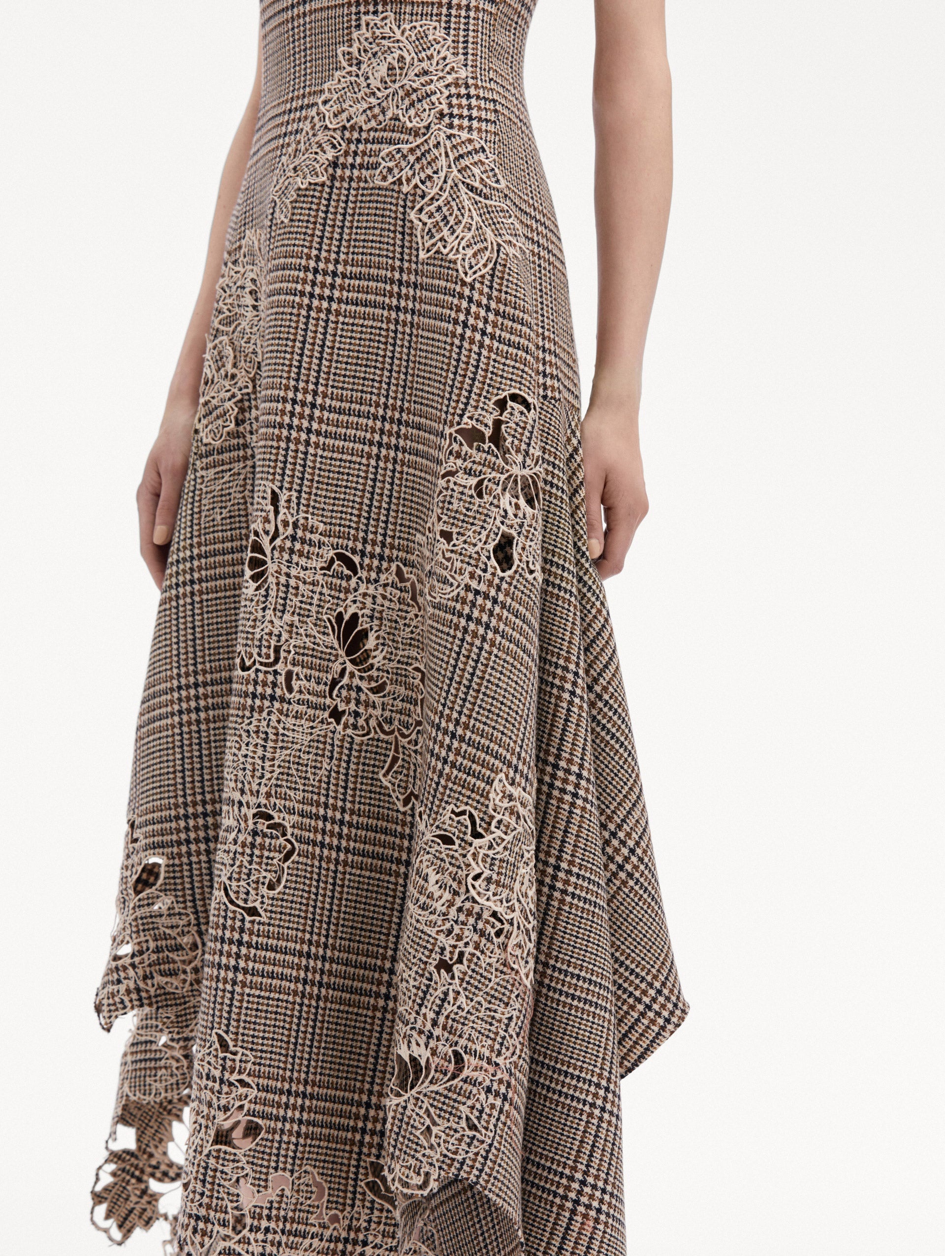 PEONY GUIPURE APPLIQUÉ PLAID V-NECK DRESS - 5